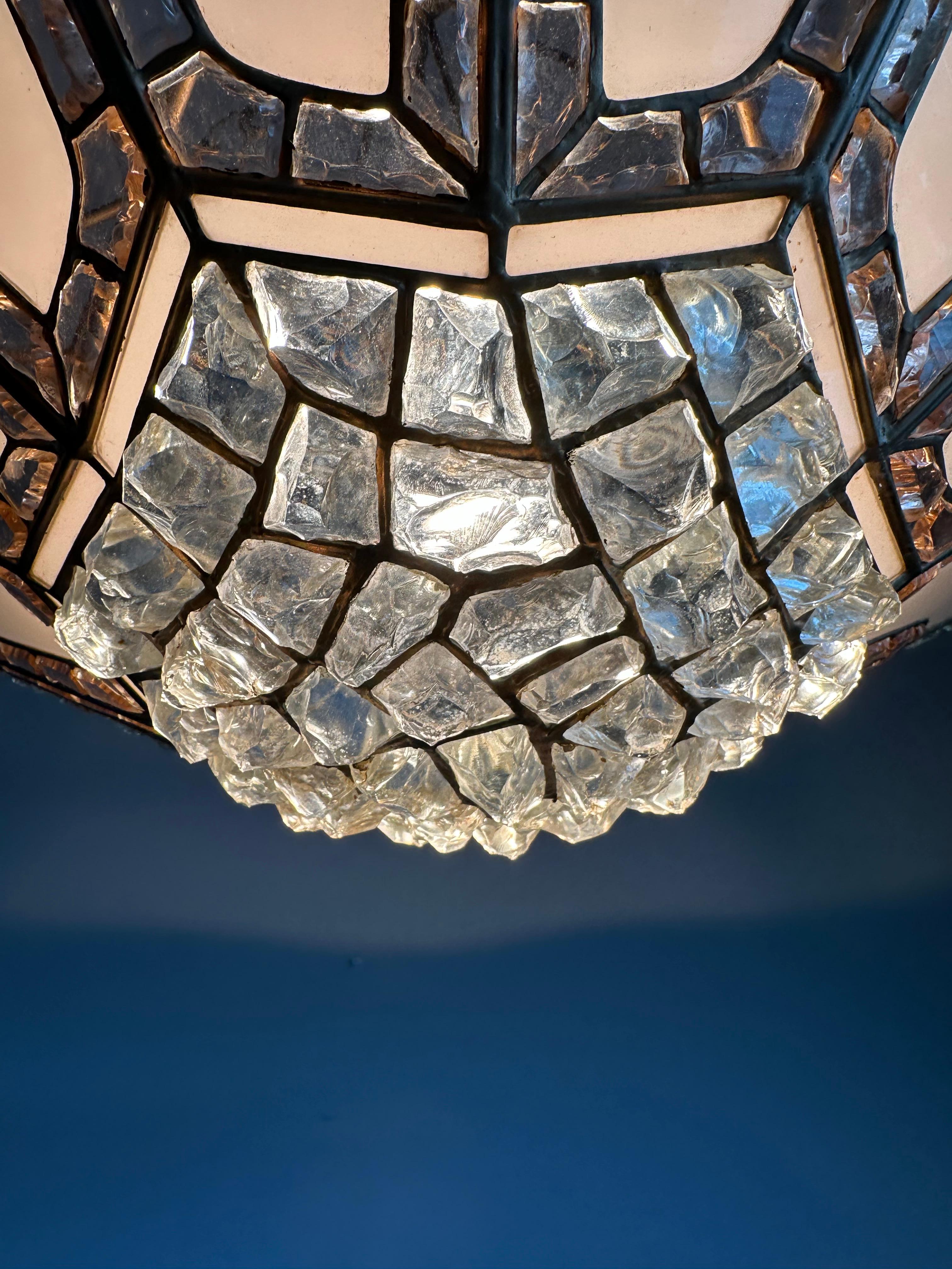 Ciondolo extra large fatto a mano in vetro opalino antico e vetro grosso di design Tiffany in vendita 4