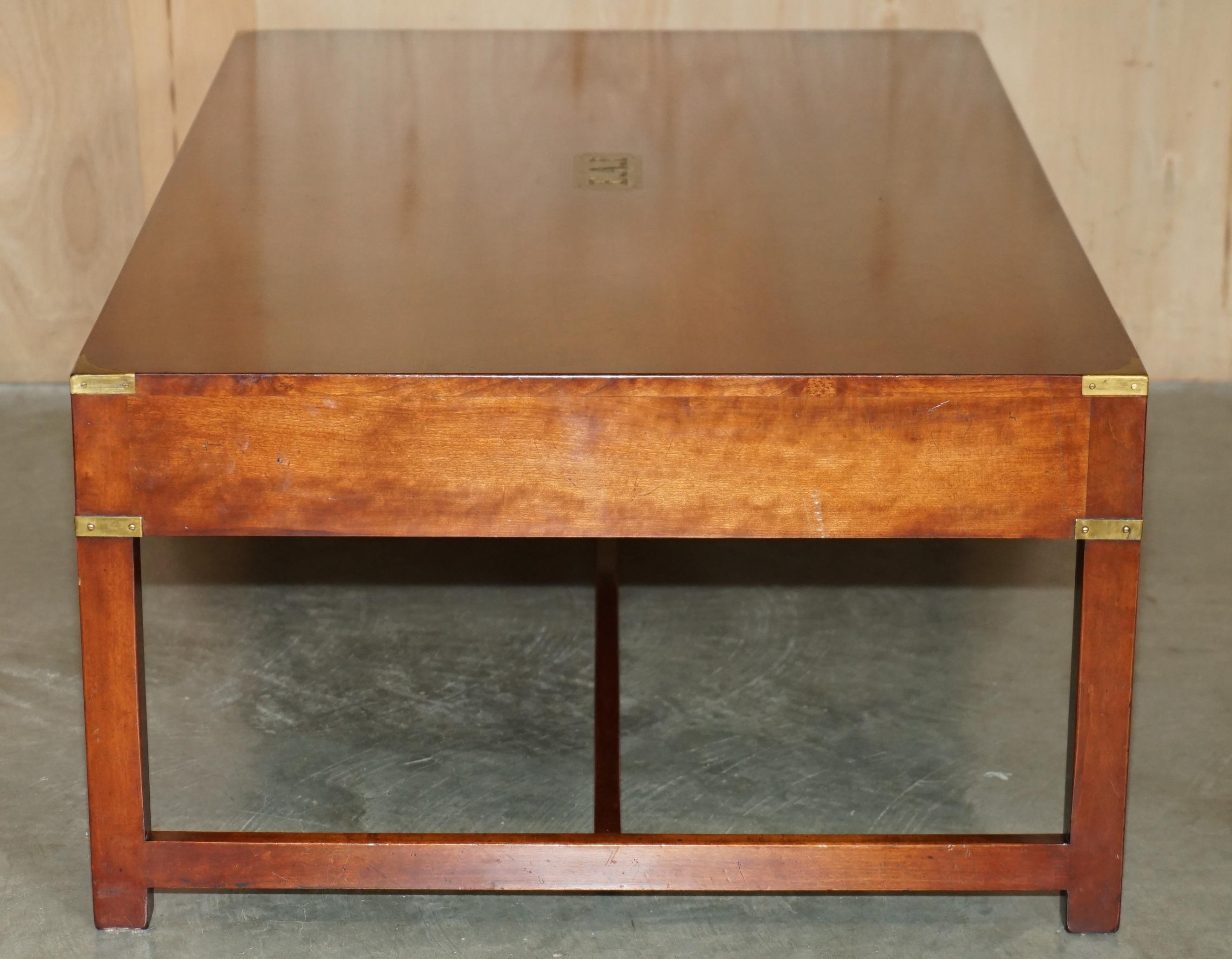 EXTRA LARGE TABLE À CAFÉ DE LA CAMPAGNE MILITAIRE DE HARRODS REH KENNEDY AVEC TIRETTES EN ARBRE en vente 5