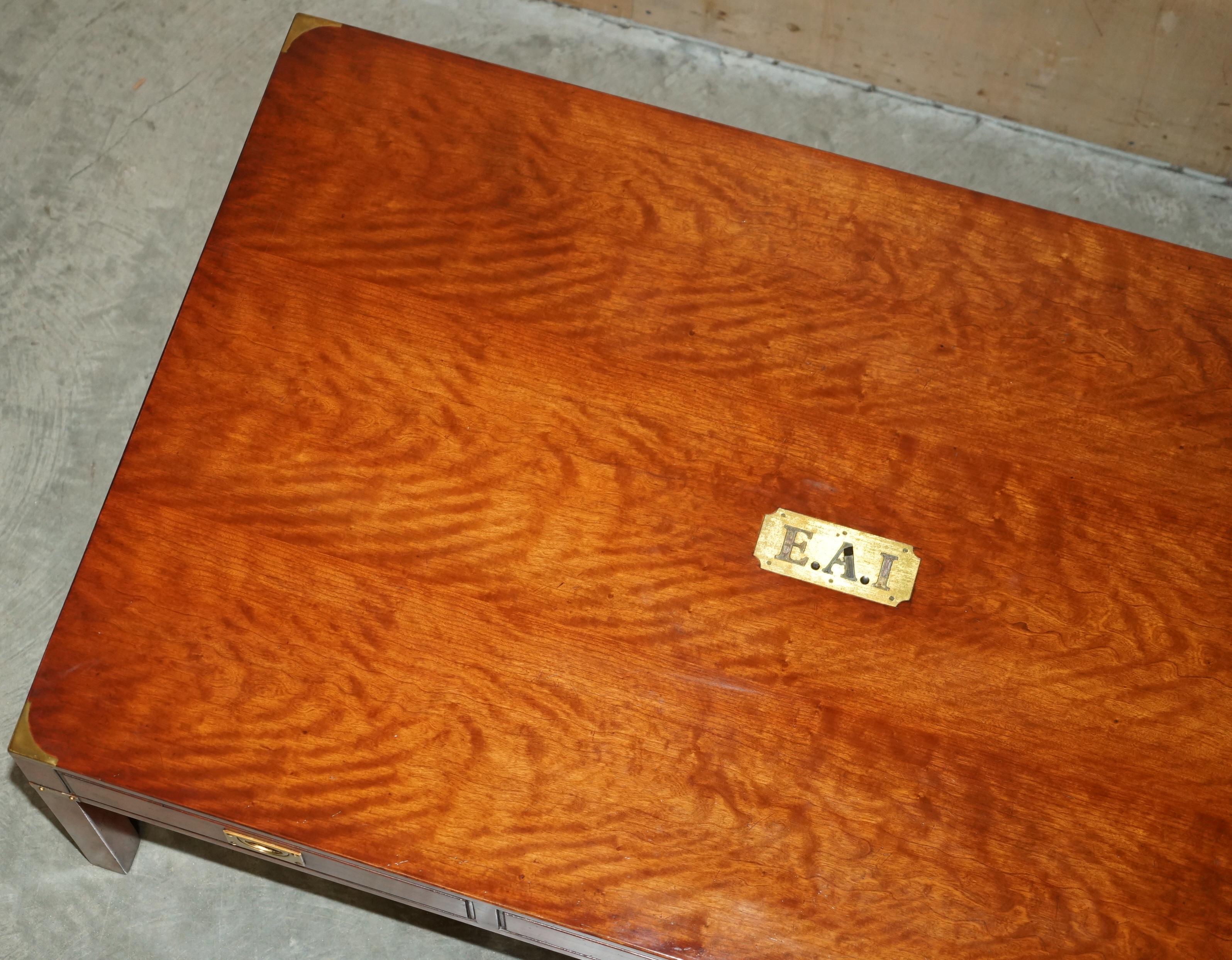 EXTRA LARGE TABLE À CAFÉ DE LA CAMPAGNE MILITAIRE DE HARRODS REH KENNEDY AVEC TIRETTES EN ARBRE en vente 1