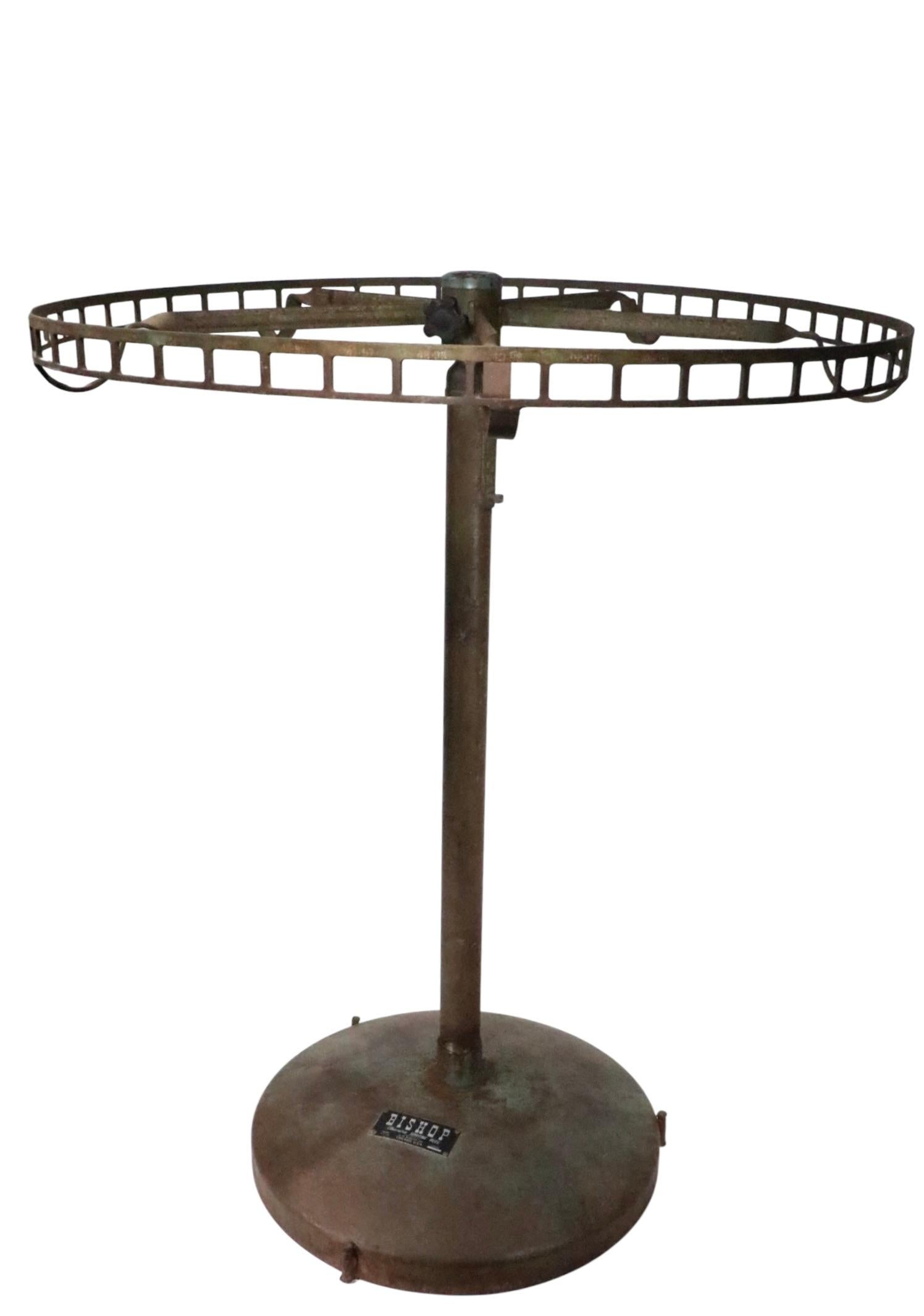 Anello rotante industriale extra large  Stendibiancheria ad albero per cappotti in vendita 7