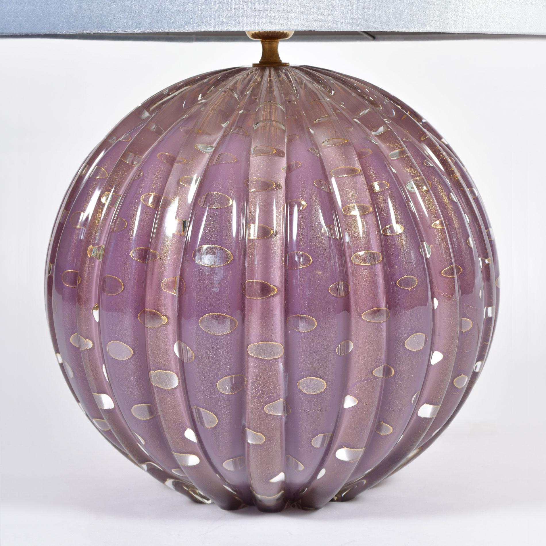 Gorgeous ‘Bubble’ lamp in luminous purple and gold Murano glass. Gold flecks and a raindrop pattern are scattered throughout the ribbed glass.