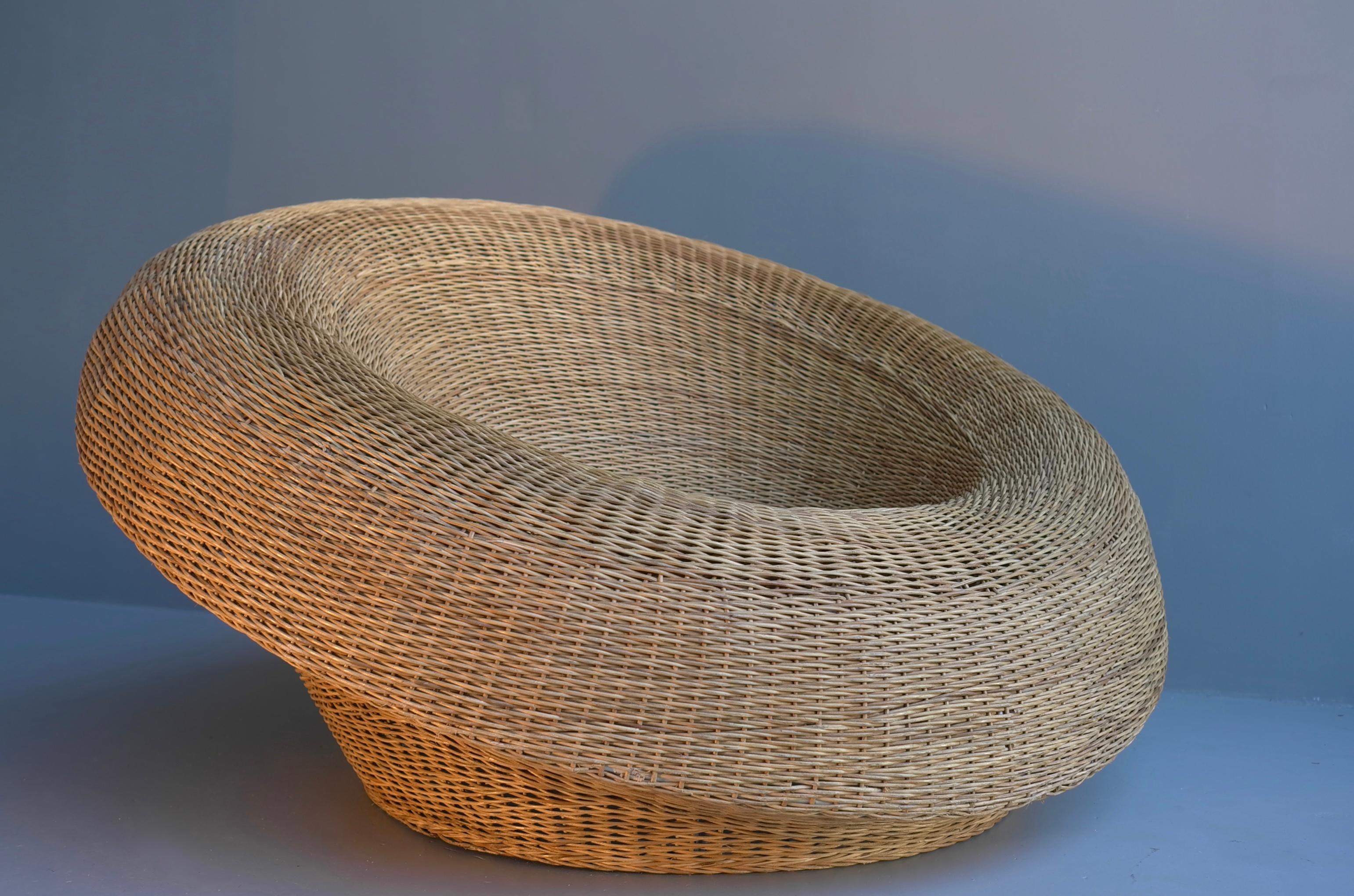 oversized round wicker chair
