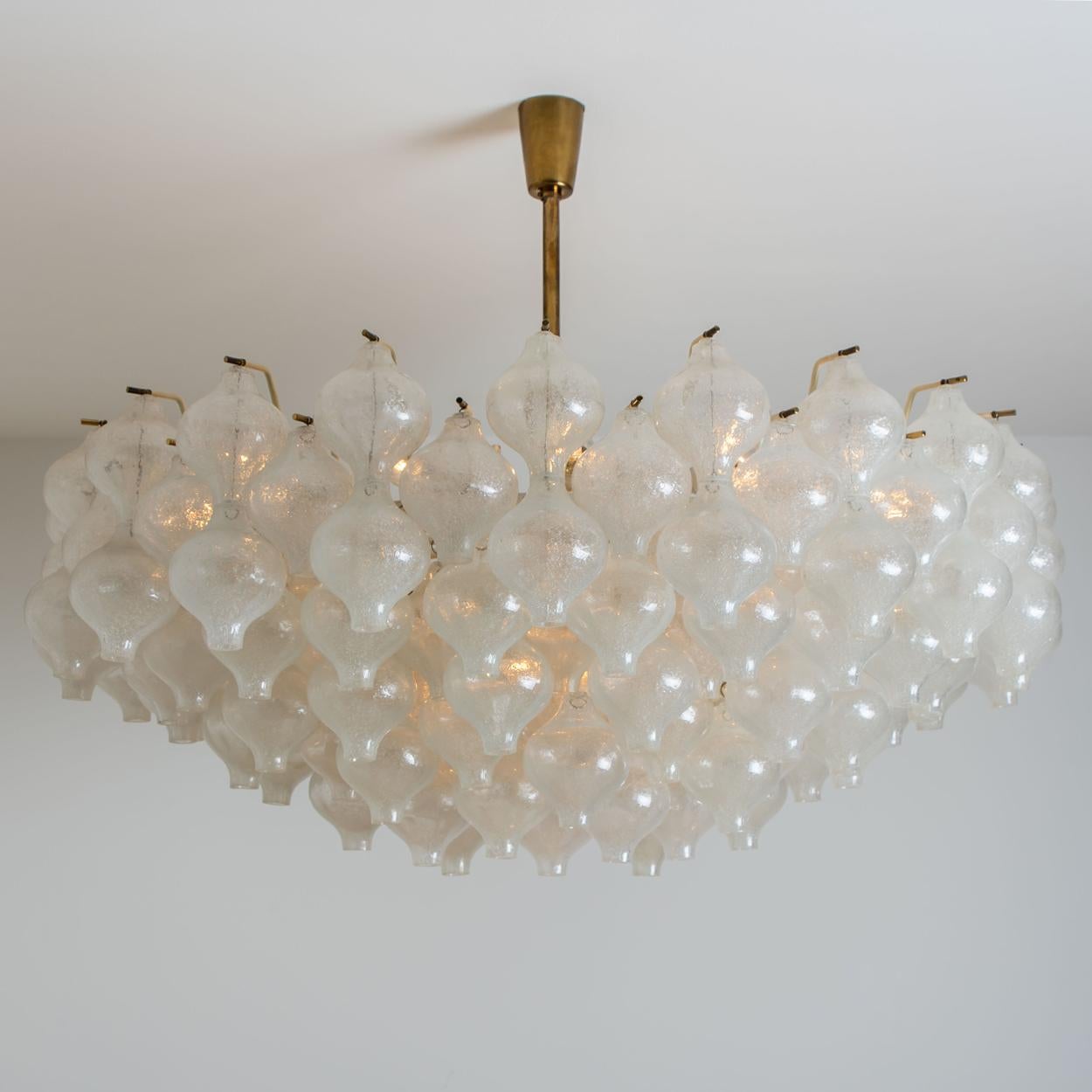 Extra Large Kalmar 'Tulipan' Flushmount Chandelier, 127 Glasses and Brass, 1960s In Good Condition In Rijssen, NL