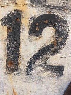 Reloj de pared decorativo de metal extragrande de finales del siglo XIX