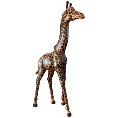 Grande sculpture de girafe en cuir grandeur nature de près de neuf pieds de haut