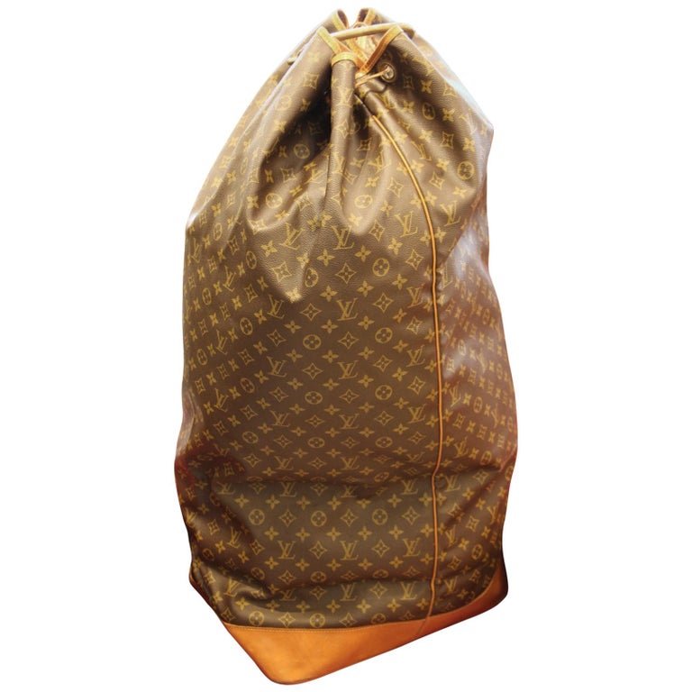 louis vuitton bag designer duffle bag full of money
