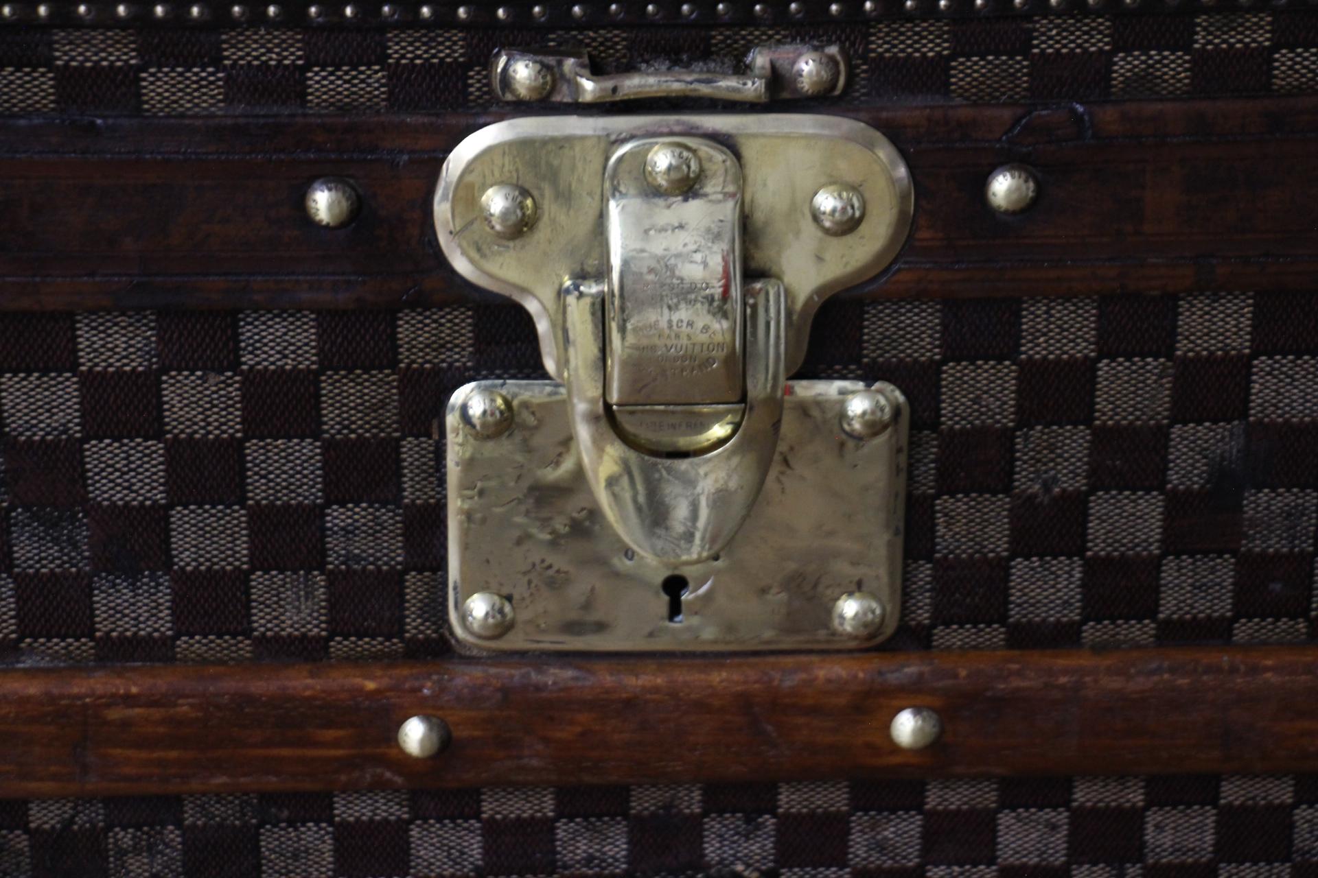 Extra Large Louis Vuitton Steamer Trunk, High Vuitton Trunk in Checkers Canvas In Good Condition For Sale In Saint-Ouen, FR
