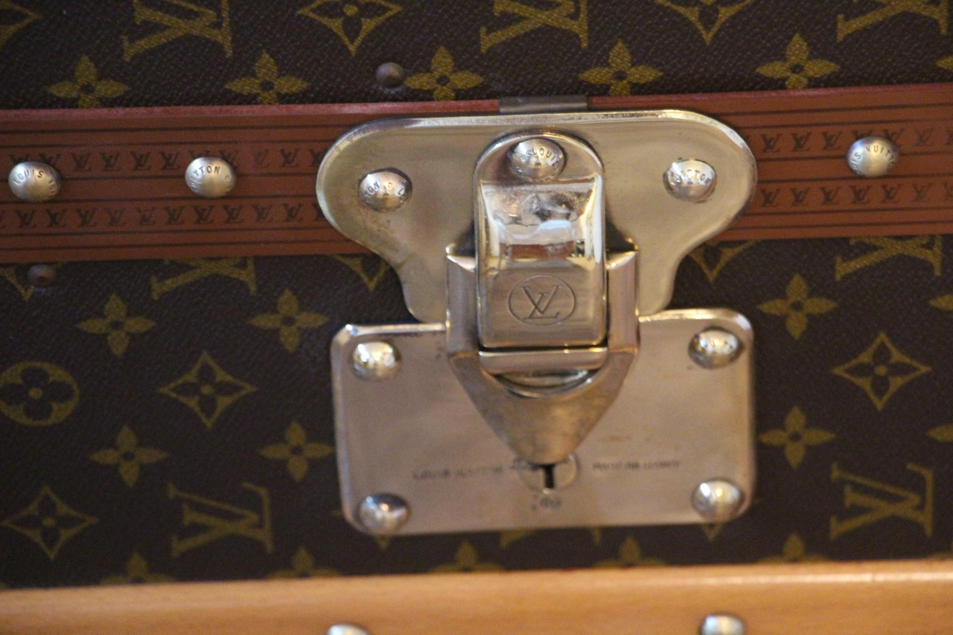 Extra Large Louis Vuitton Wardrobe Trunk, Louis Vuitton Trunk, Louis Vuitton In Excellent Condition In Saint-Ouen, FR