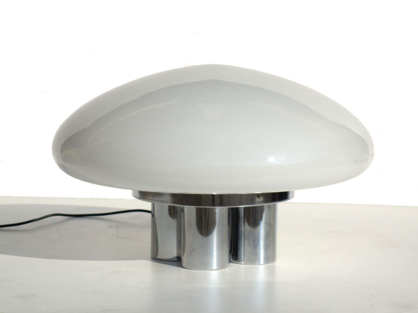Design Sergio Mazza, 1971
Opalin glass shade
Chrome metal base
Glass perfect
Perfect working order.