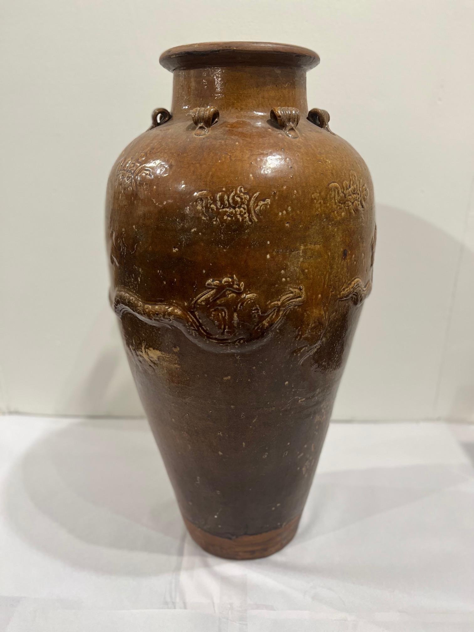 Large Martaban Ming dynasty stoneware storage vase with dragons, 14th century. Beautiful Ochoa and yellow brown glaze with decorated dragons and Ming clouds. Applied dragon loops for ropes to hold down lid for storage and transport on vessels