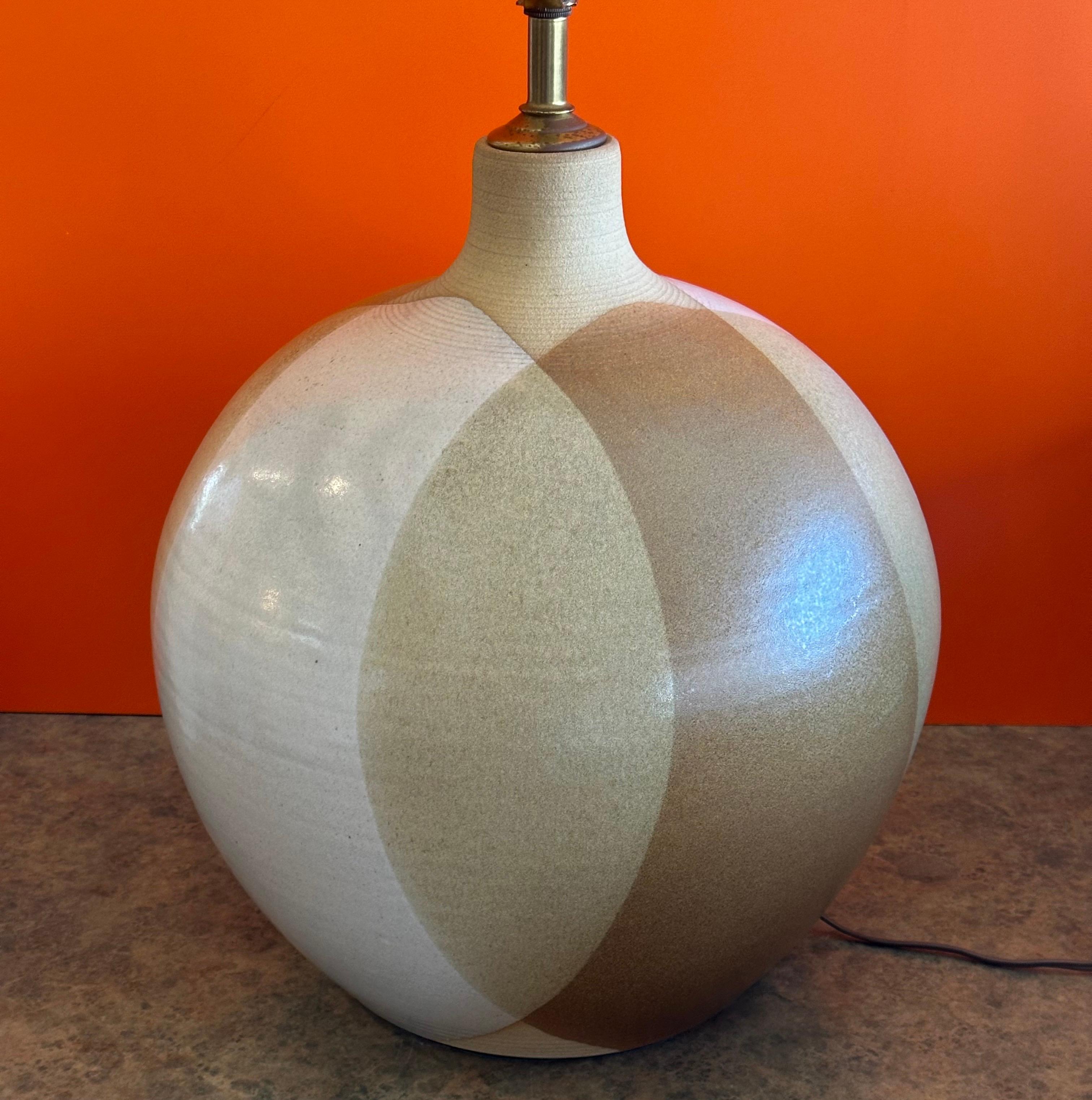 Extra Large MCM Studio Pottery Stoneware Table Lamp by Larry & Terry Brown in vendita 3