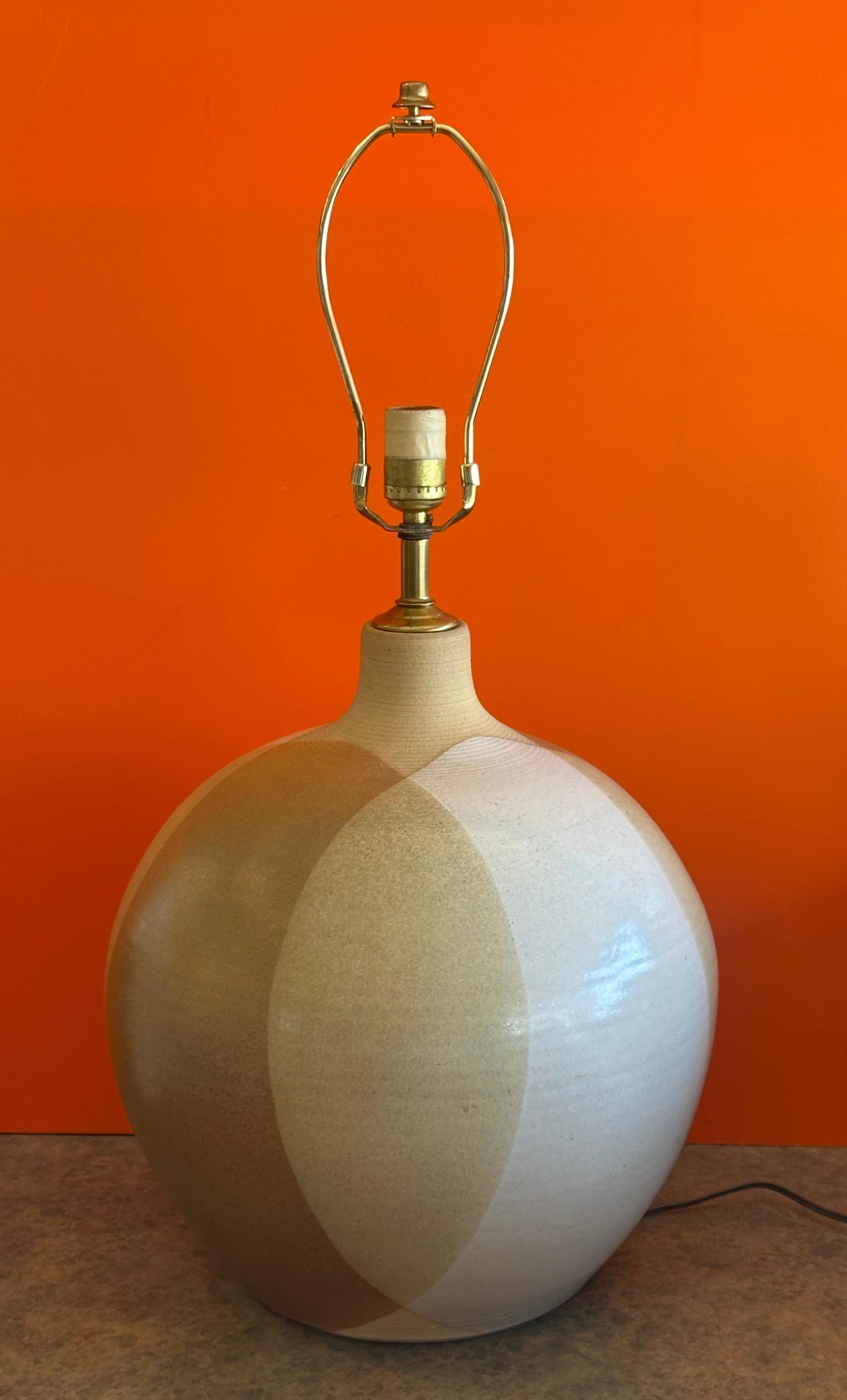 Grès porcellanato Extra Large MCM Studio Pottery Stoneware Table Lamp by Larry & Terry Brown in vendita