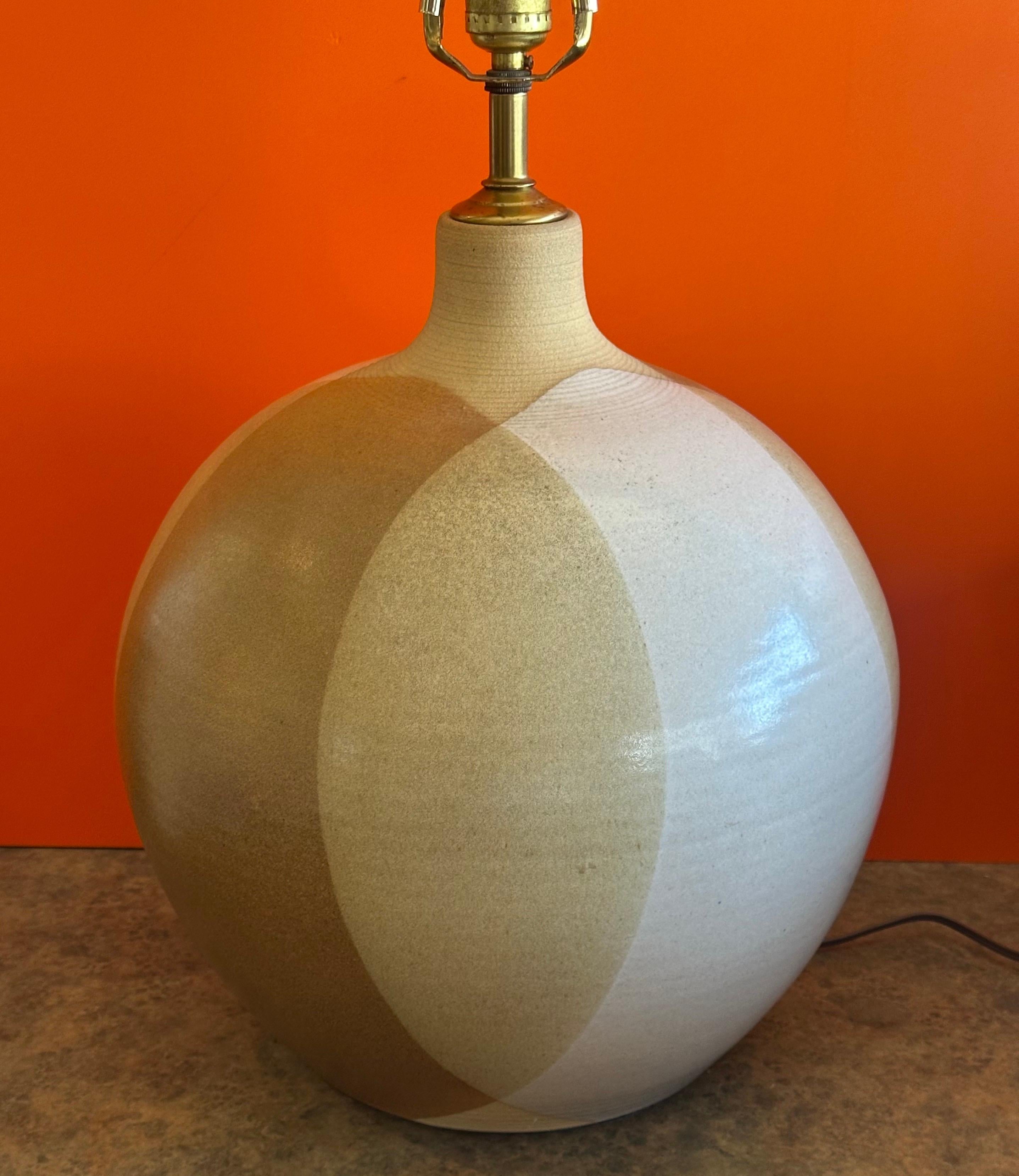 Extra Large MCM Studio Pottery Stoneware Table Lamp by Larry & Terry Brown in vendita 1