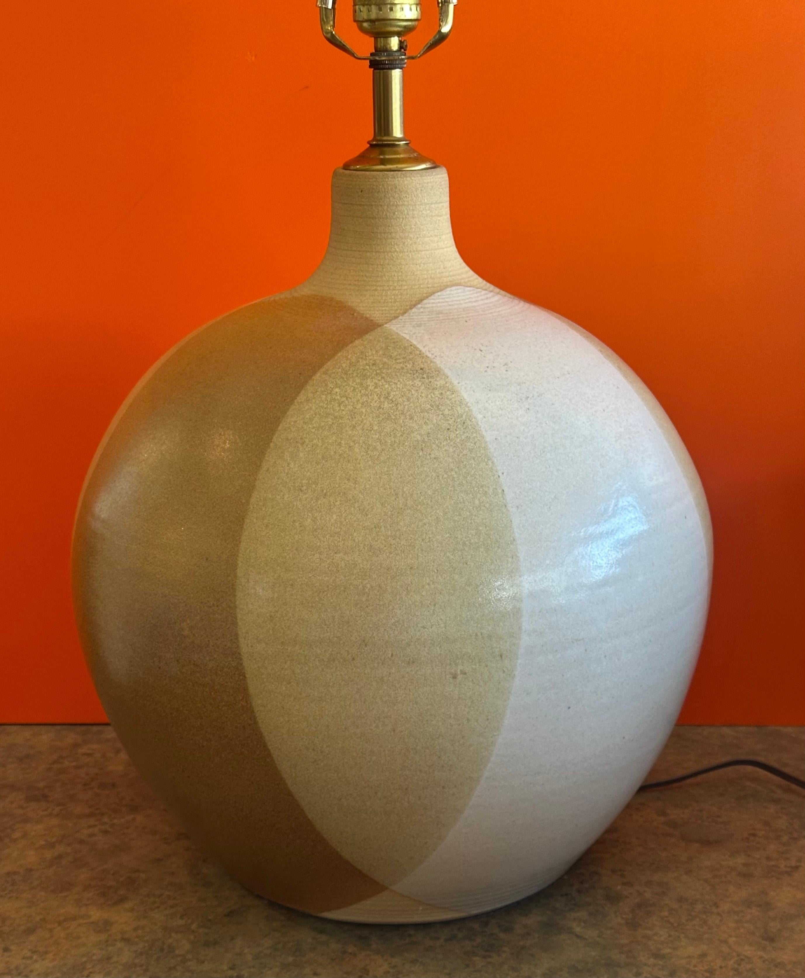 Extra Large MCM Studio Pottery Stoneware Table Lamp by Larry & Terry Brown in vendita 2