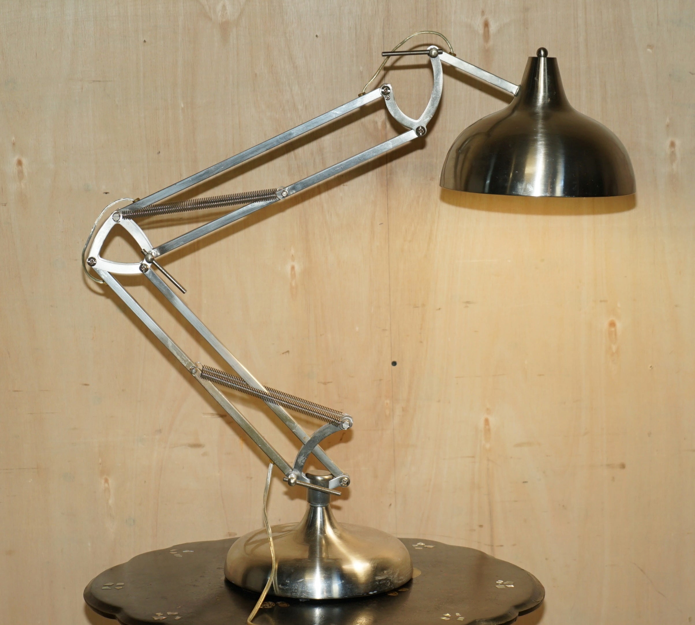 Royal House Antiques

Royal House Antiques is delighted to offer for sale this super cool mid century modern circa 1950's extra large Articulated Anglepoise table lamp from Nice France 

A very good looking and well made piece, this is the largest
