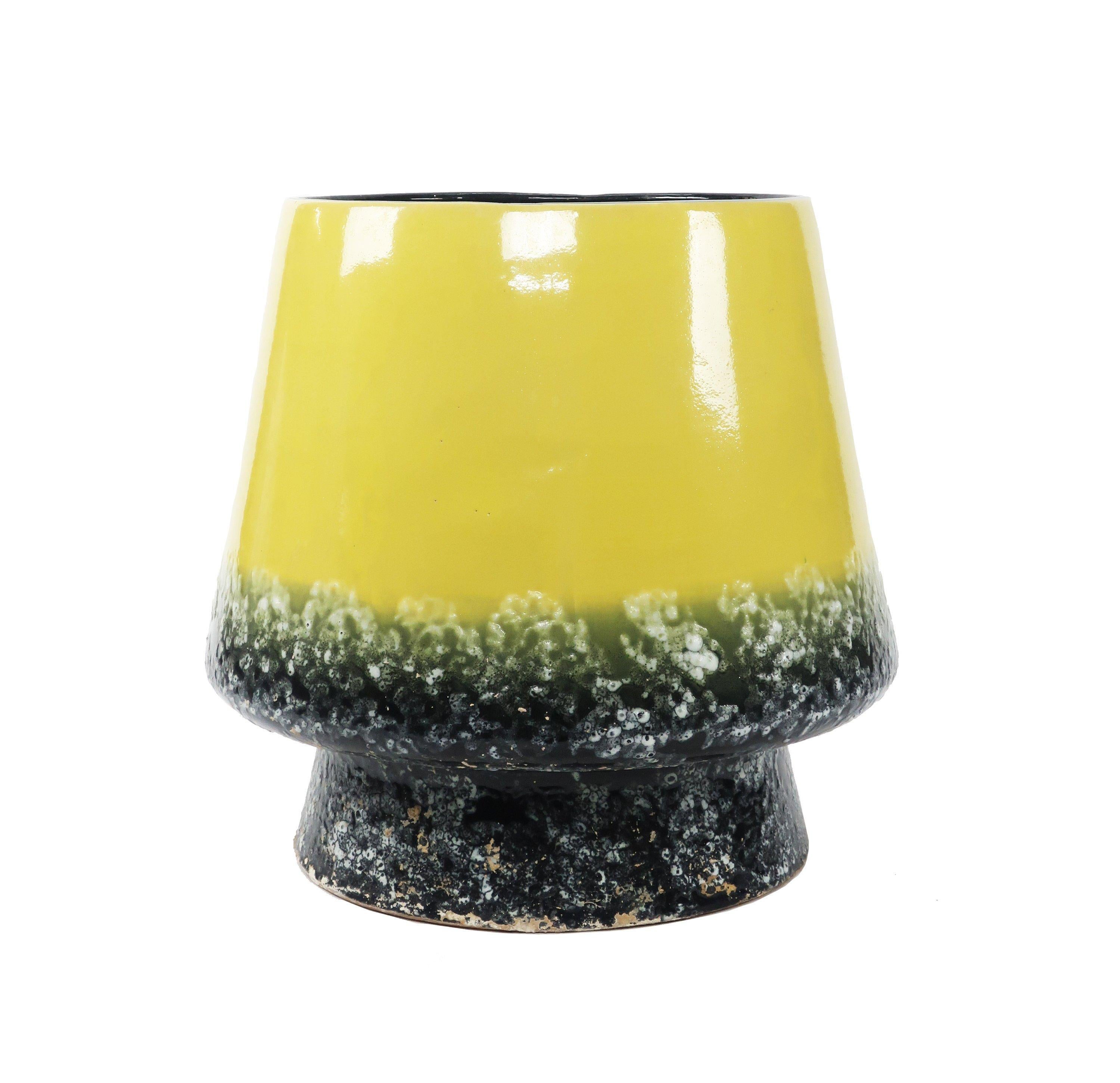 A stunning extra large Mid-Century Modern ceramic planter in the “Fat Lava” style (a very tactile textured exterior) with a bright yellow glaze that fades into a rich dark brown/black at the base

In excellent vintage condition.

Measures: 18