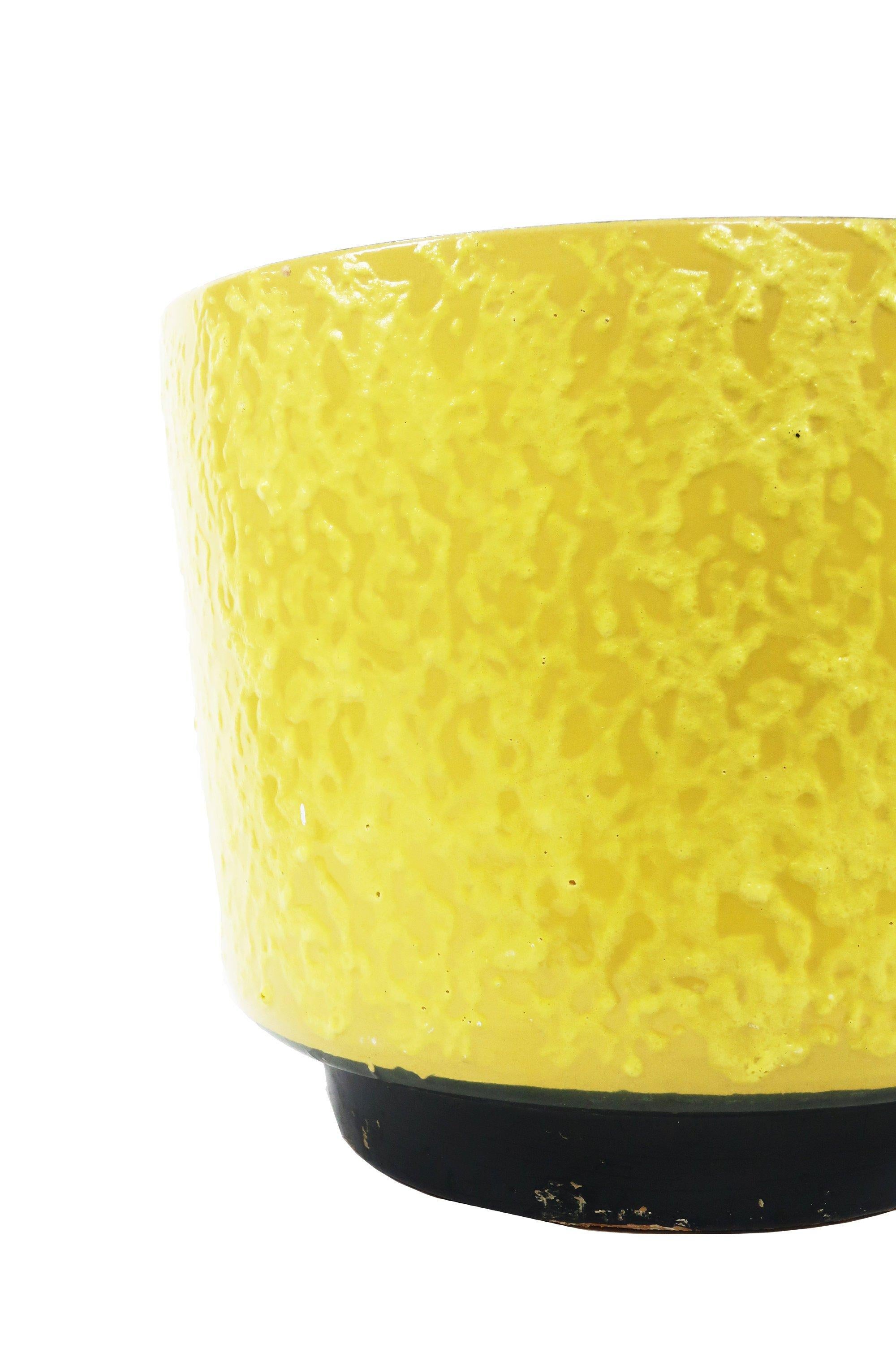 An extra large cylindrical Mid-Century Modern ceramic planter in the “Fat Lava” (a very tactile textured exterior) style with a bright yellow glaze that fades into a rich dark brown/black at the base

In excellent vintage condition.

Measures: