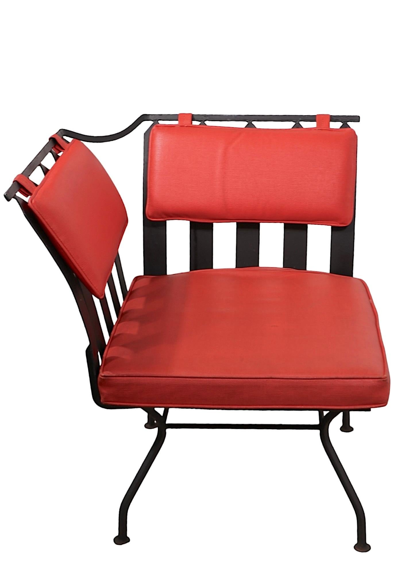 Mid-Century Modern Extra large Mid Century  Courroie en métal et fer forgé Woodard  Canapé en vente