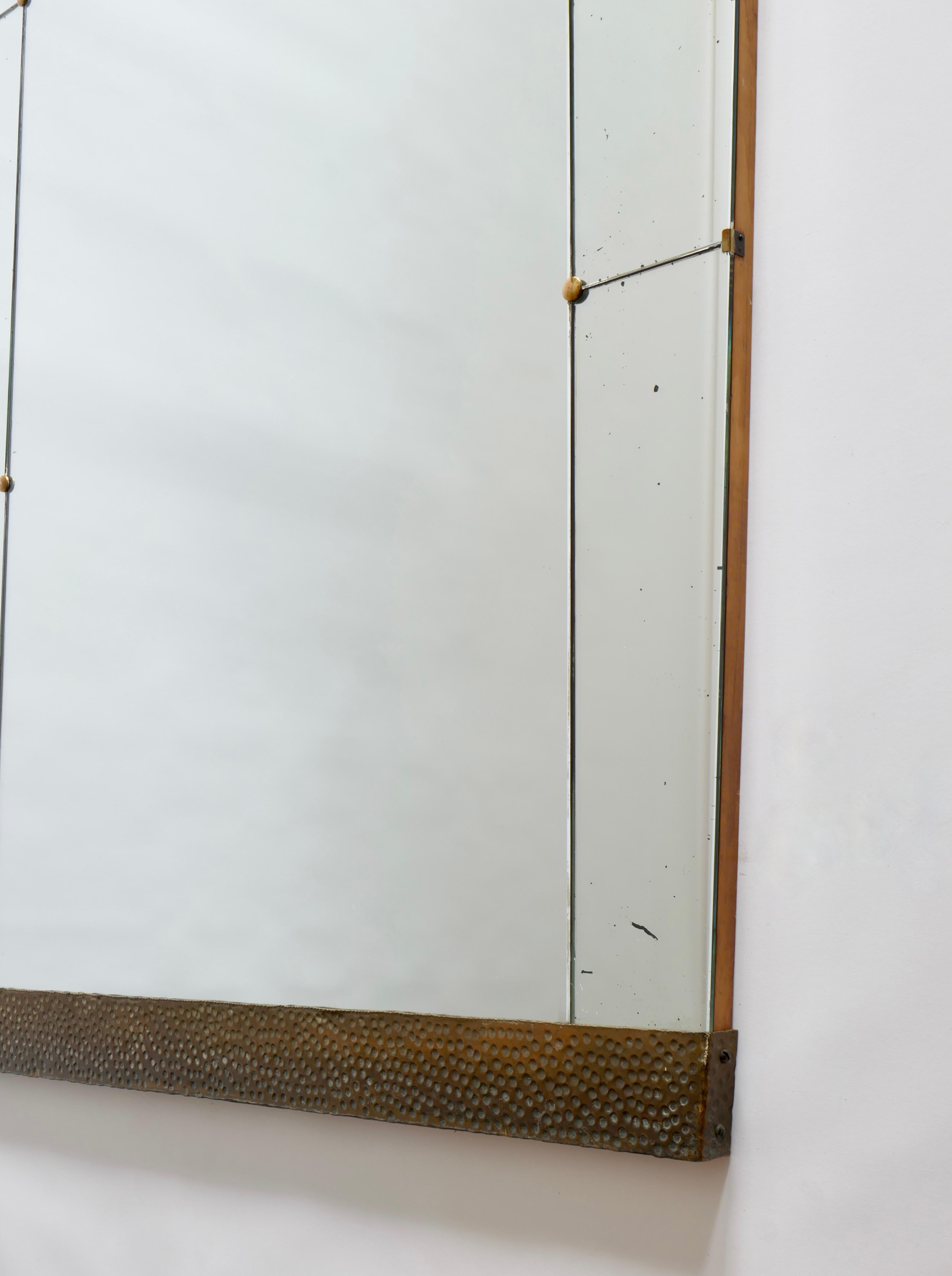 Extragroßer Spiegel mit Originalglas- und Messingornamenten, Italien, 1950er Jahre (Moderne der Mitte des Jahrhunderts) im Angebot
