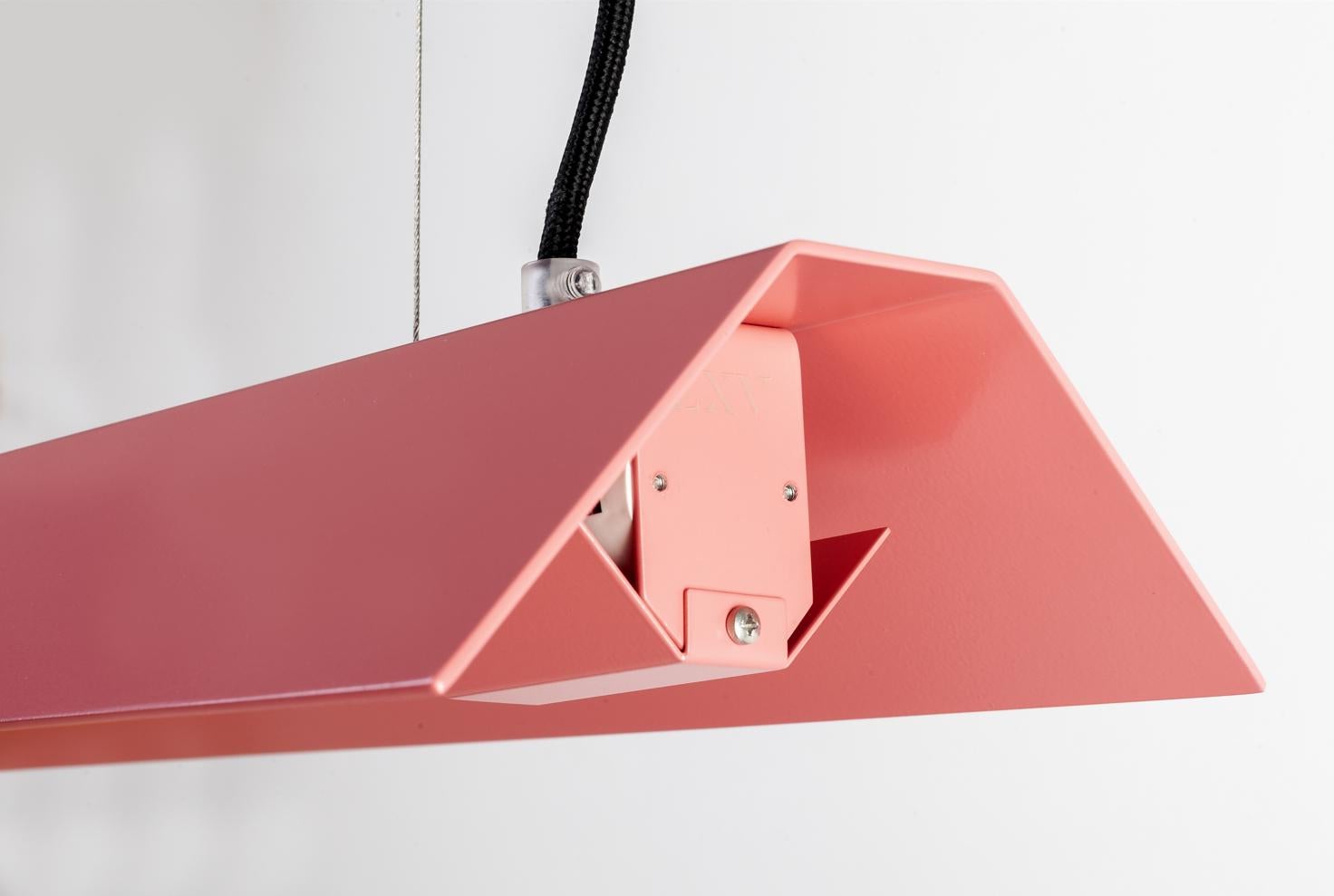 Postmoderne Très grande lampe suspendue rose ancienne « Misalliance » de Lexavala en vente