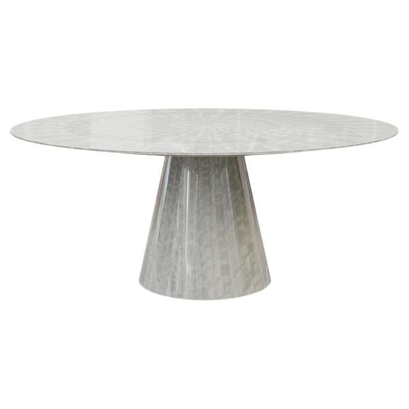Großer moderner runder lackierter grauer Esstisch aus Holz  im Angebot
