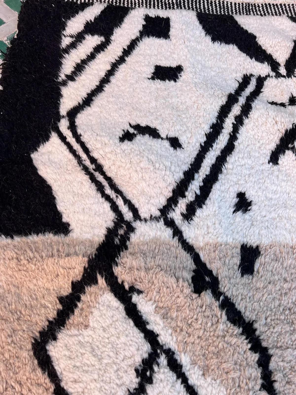 Extra Large Modern Moroccan Wool Beni M'Rirt Rug with Abstract Neutral Design For Sale 5