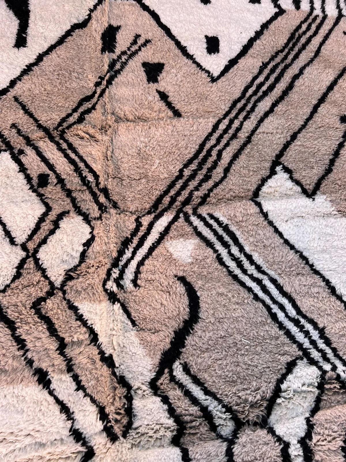 Extra Large Modern Moroccan Wool Beni M'Rirt Rug with Abstract Neutral Design For Sale 6