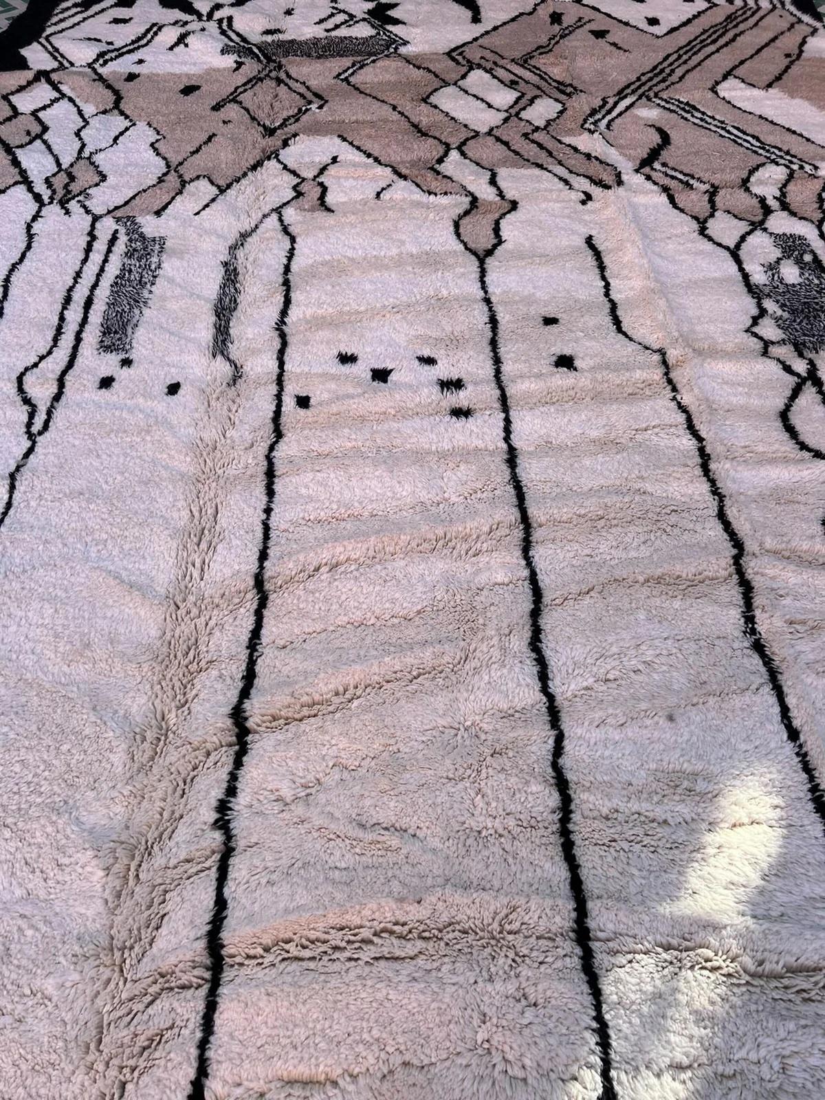 Extra Large Modern Moroccan Wool Beni M'Rirt Rug with Abstract Neutral Design For Sale 8