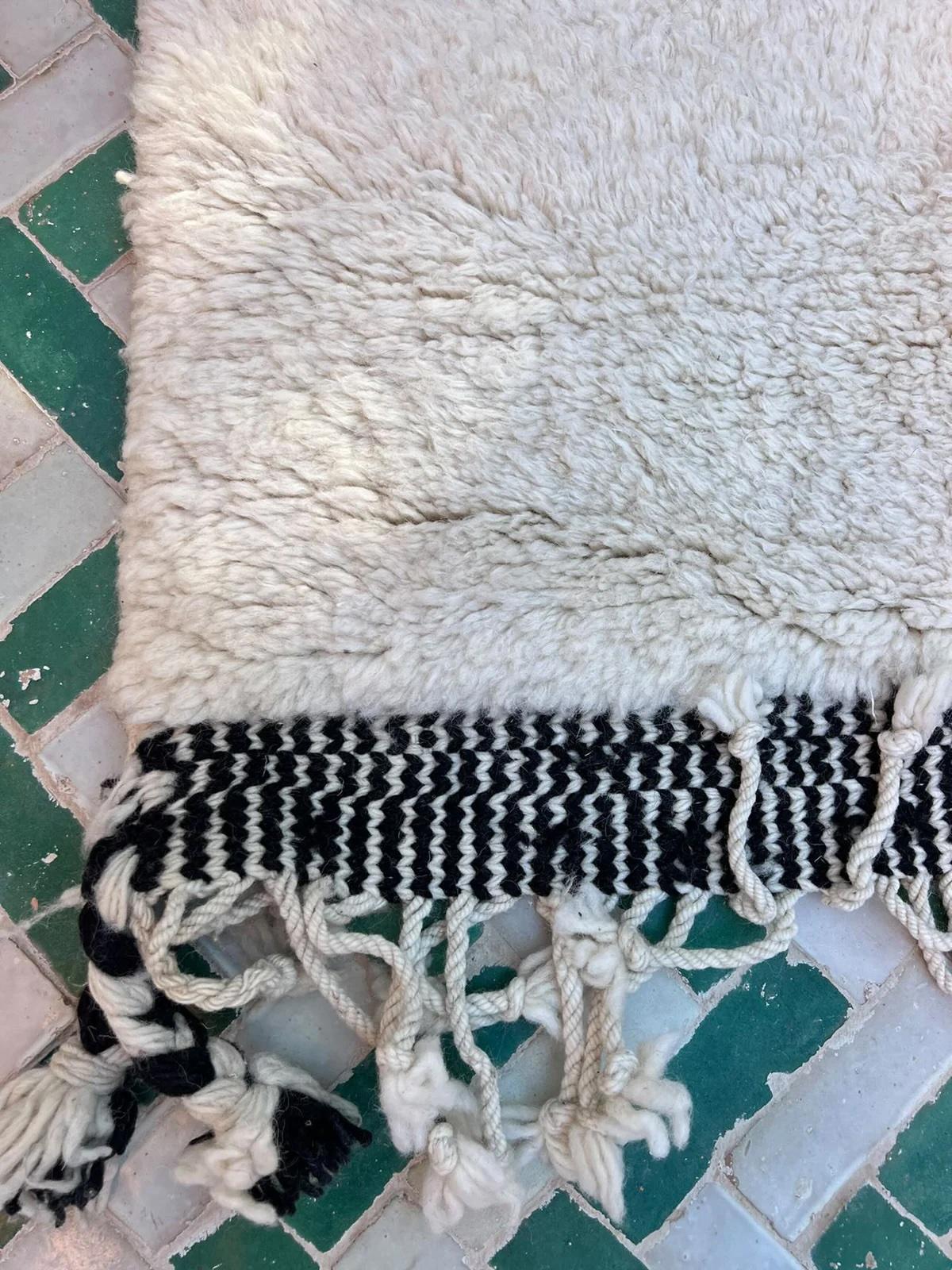 Extra Large Modern Moroccan Wool Beni M'Rirt Rug with Abstract Neutral Design For Sale 10