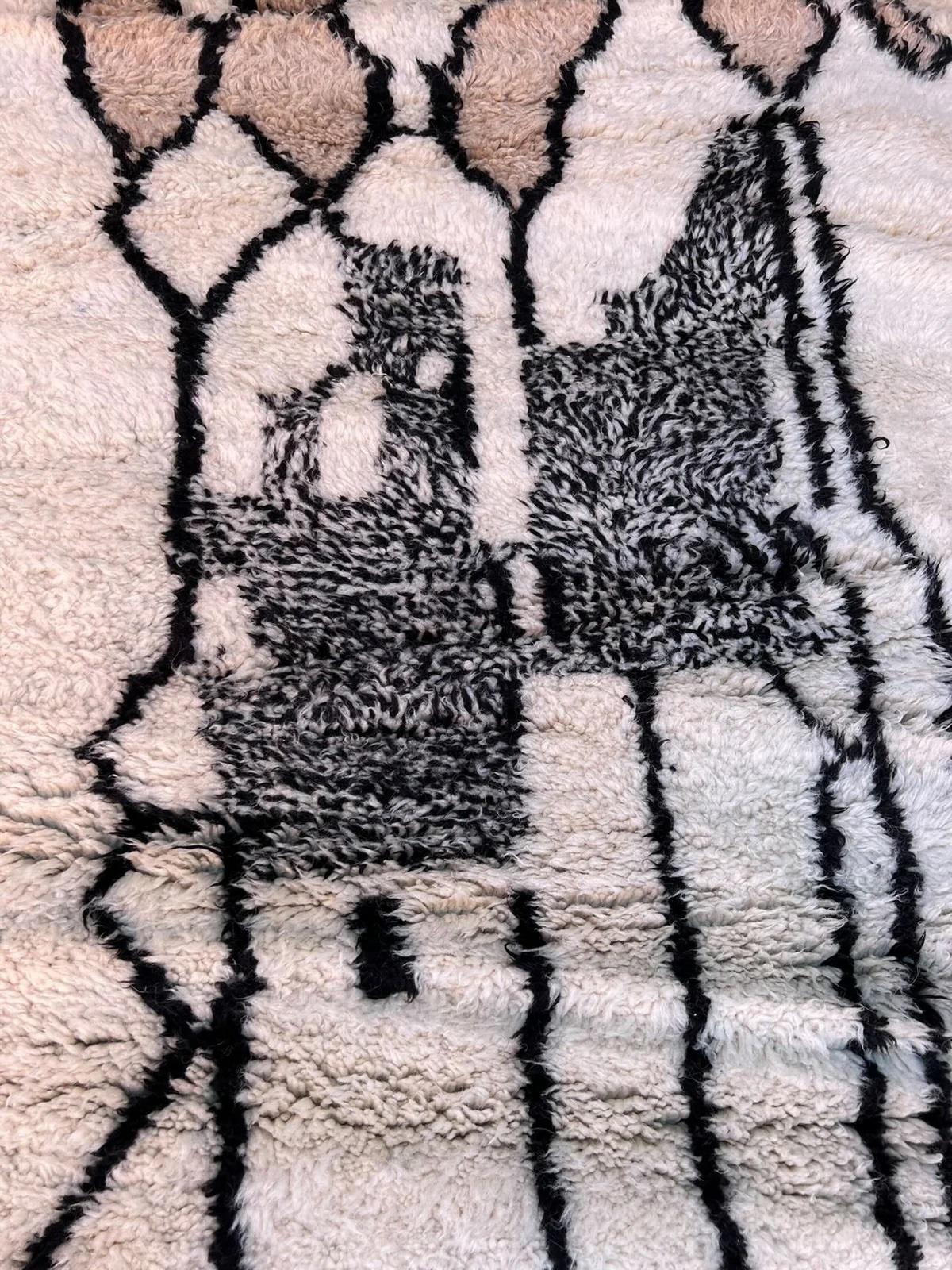 Extra Large Modern Moroccan Wool Beni M'Rirt Rug with Abstract Neutral Design In New Condition For Sale In Los Angeles, CA