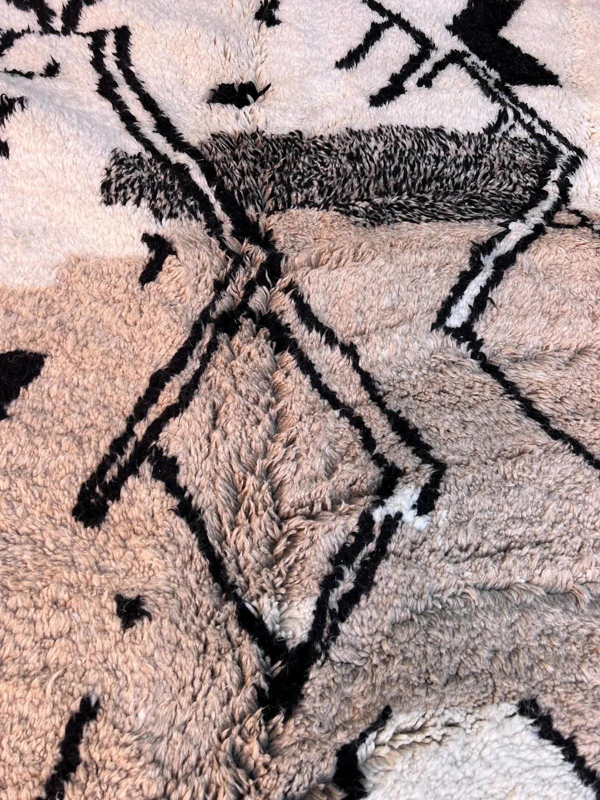 Extra Large Modern Moroccan Wool Beni M'Rirt Rug with Abstract Neutral Design For Sale 3