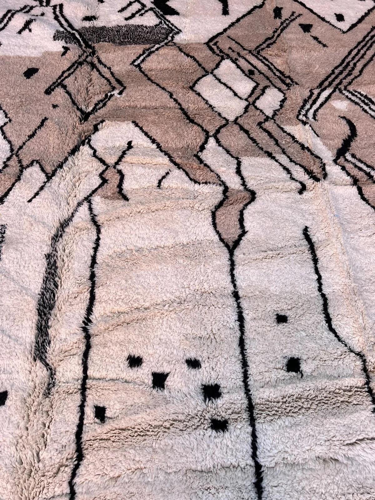 Extra Large Modern Moroccan Wool Beni M'Rirt Rug with Abstract Neutral Design For Sale 4