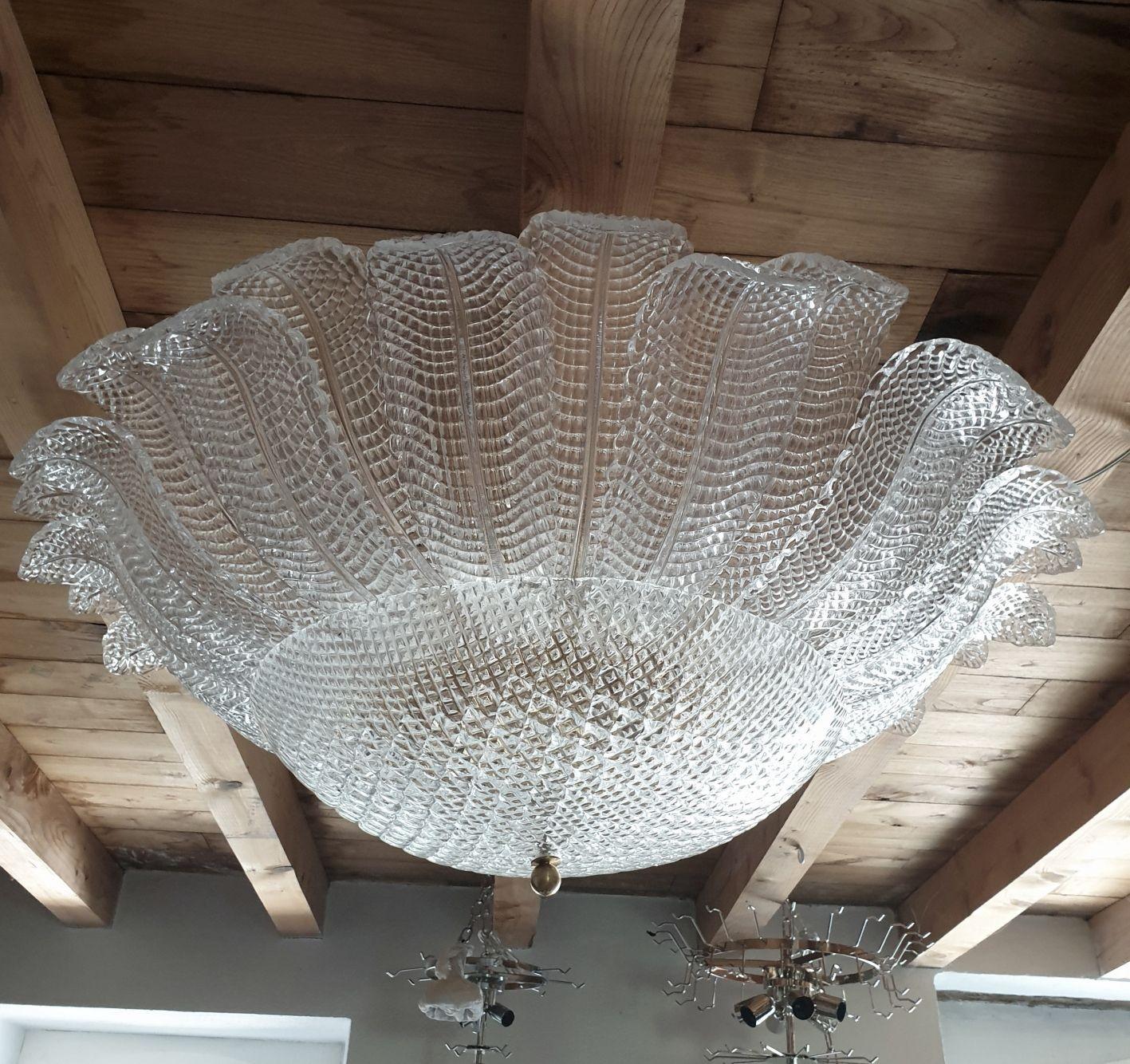 Very large Mid Century Modern Murano glass flush mount chandelier, attributed to Barovier & Toso, Italy 1970s.
The huge chandelier is made of clear Murano glass leaves, with a grid pattern, making them translucent through the light.
This pattern is