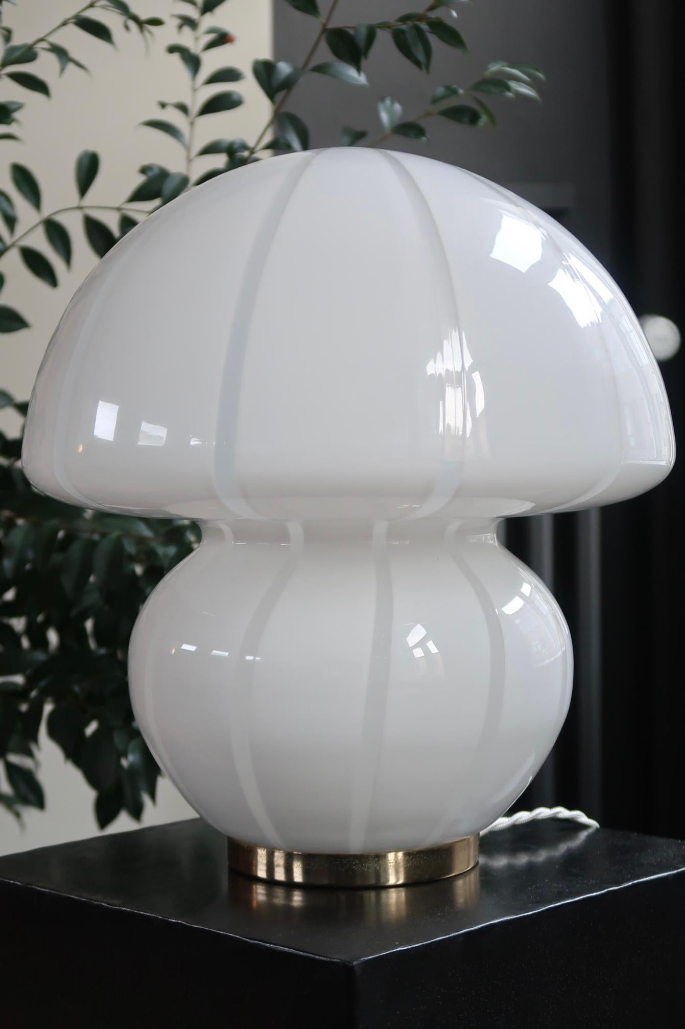 Mid-Century Modern Extra Large Murano Mushroom Lamp White Swirl Mouth Blown Glass, Italy 1970s For Sale