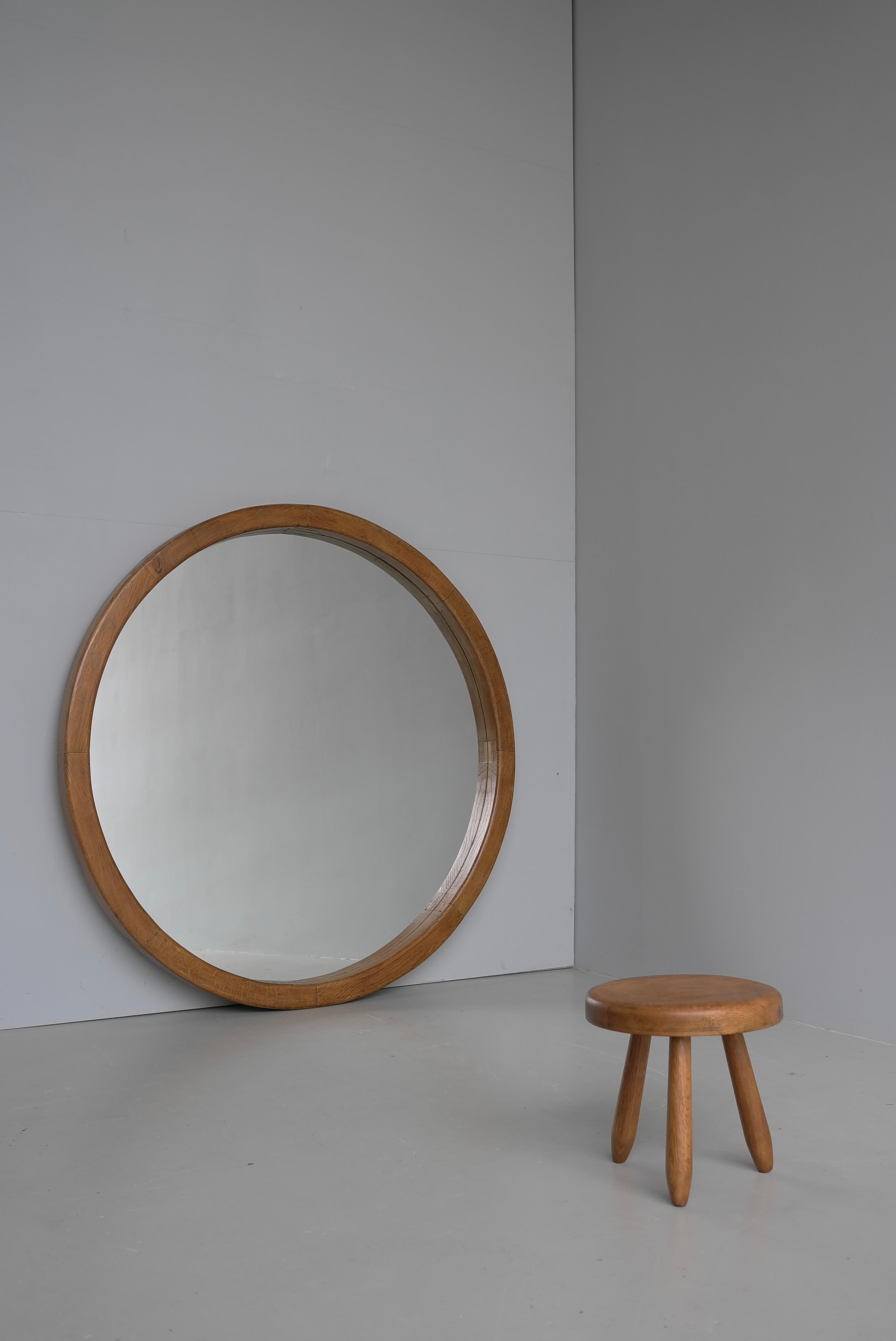 Français Très grand miroir mural rond dans le style de Pierre Chapo, France, années 1960 en vente