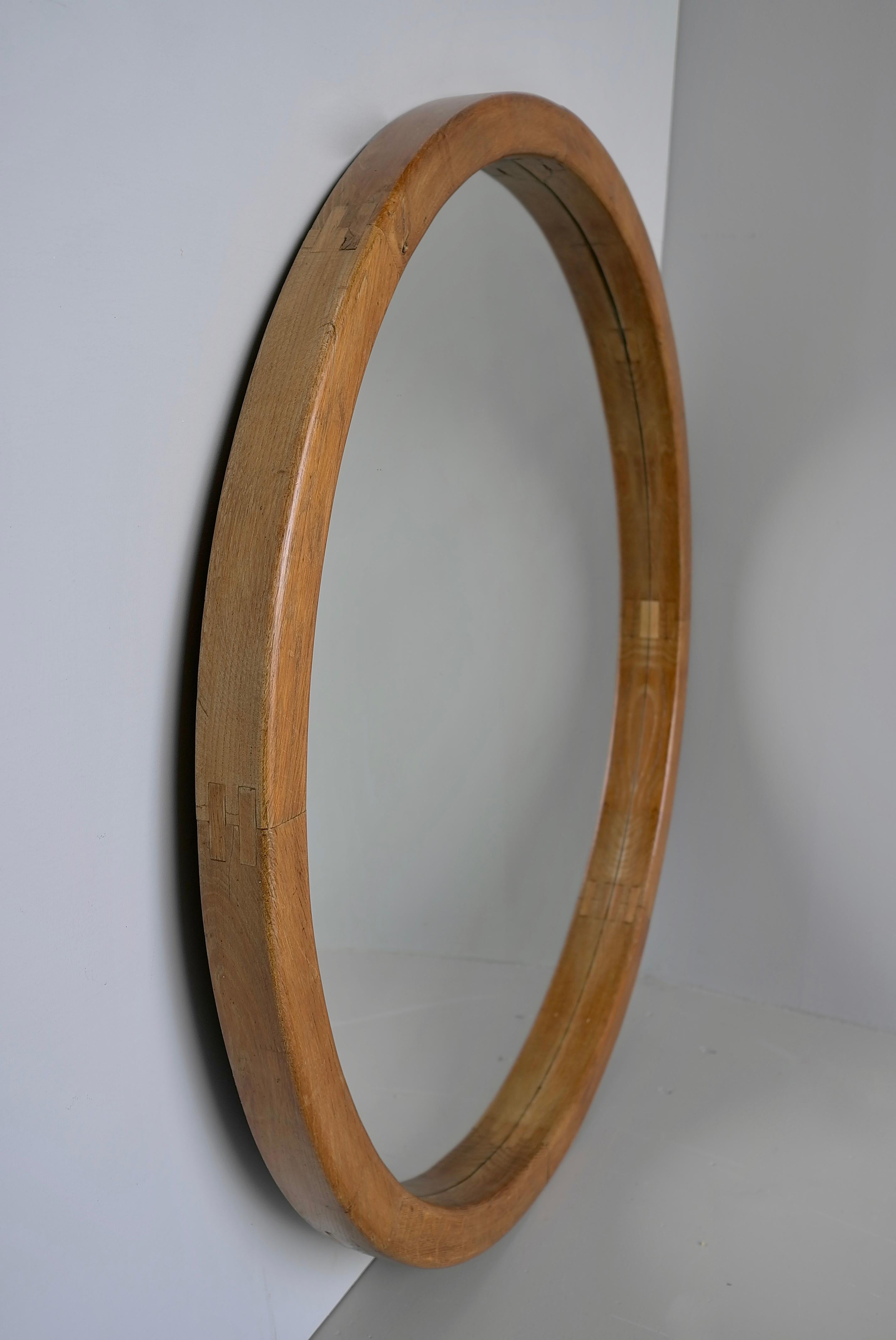Très grand miroir mural rond dans le style de Pierre Chapo, France, années 1960 en vente 1