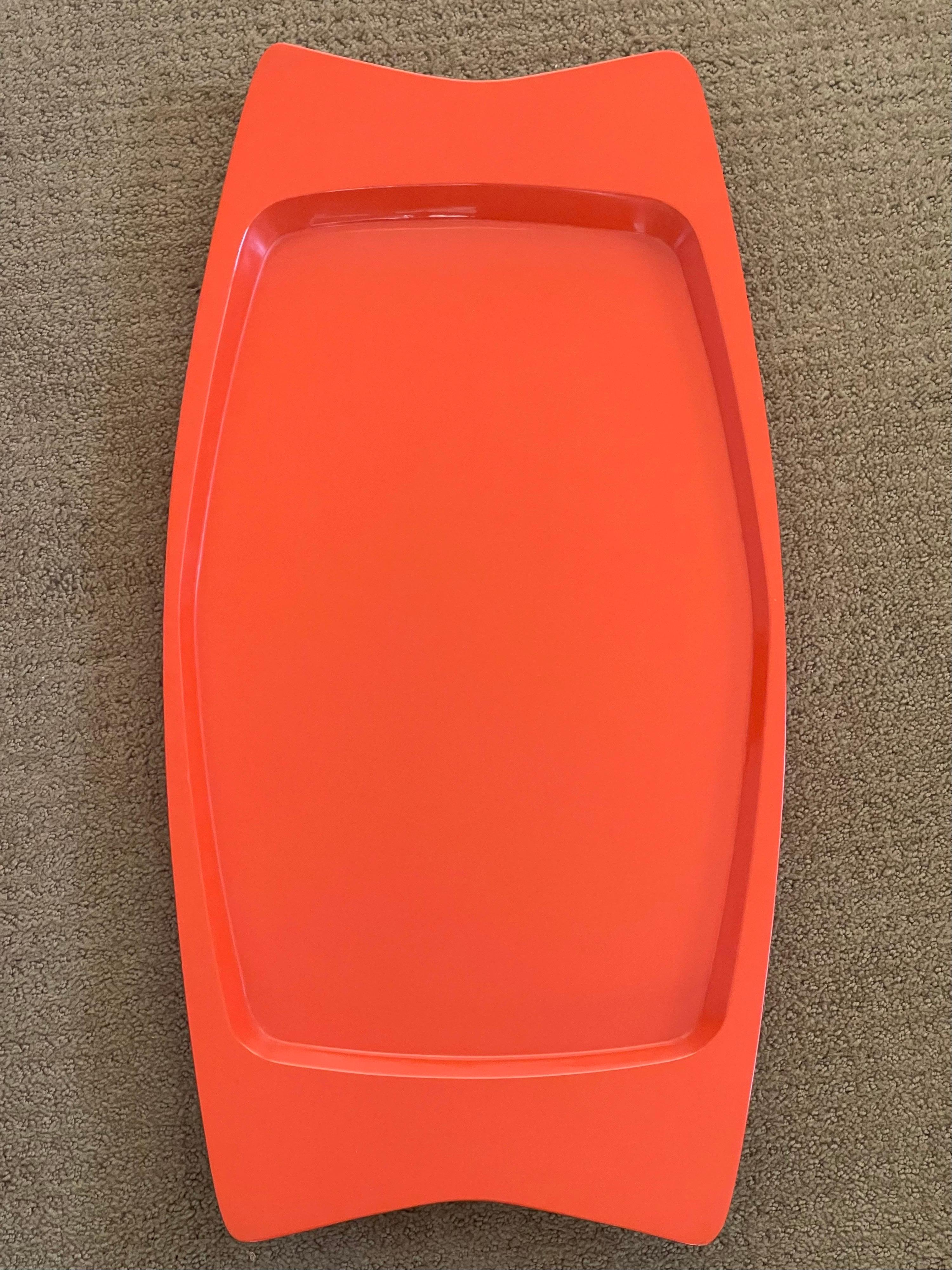Beautiful and quite rare extra large rectangular orange lacquer tray by Jens Quistgaard for Dansk, circa 1950s (early production). Original condition with raised edges and elegant lines; the tray measures is 28