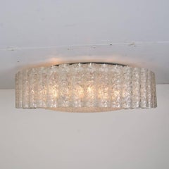 Très grand luminaire encastré en verre organique et laiton de Doria, 1970