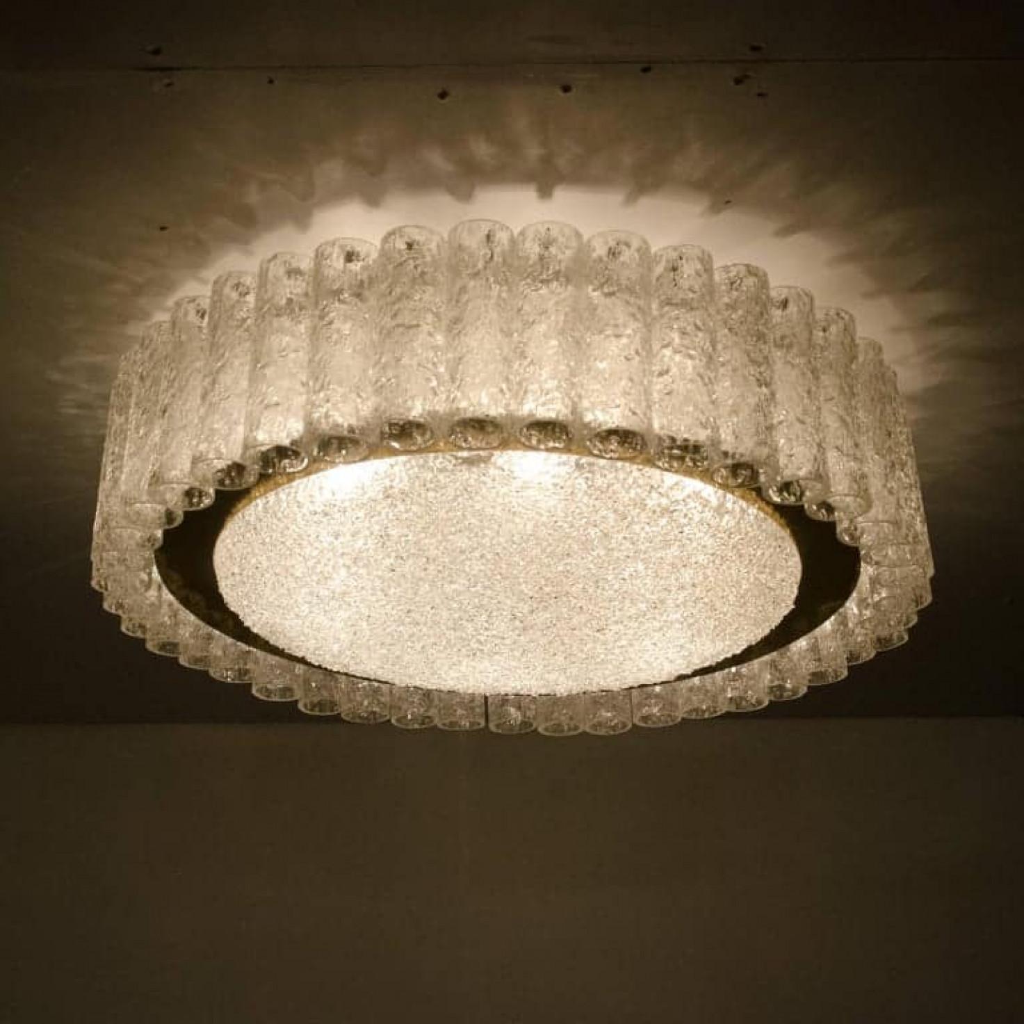 Très grand luminaire encastré en verre organique et laiton de Doria, 1970 en vente 1