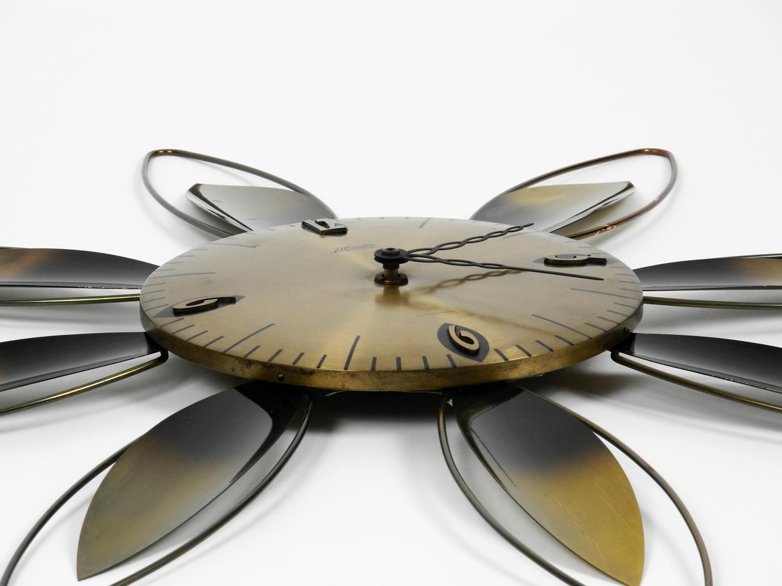 Extra Large Original Midcentury Sunburst Atlanta Brass Wall Clock In Good Condition In München, DE