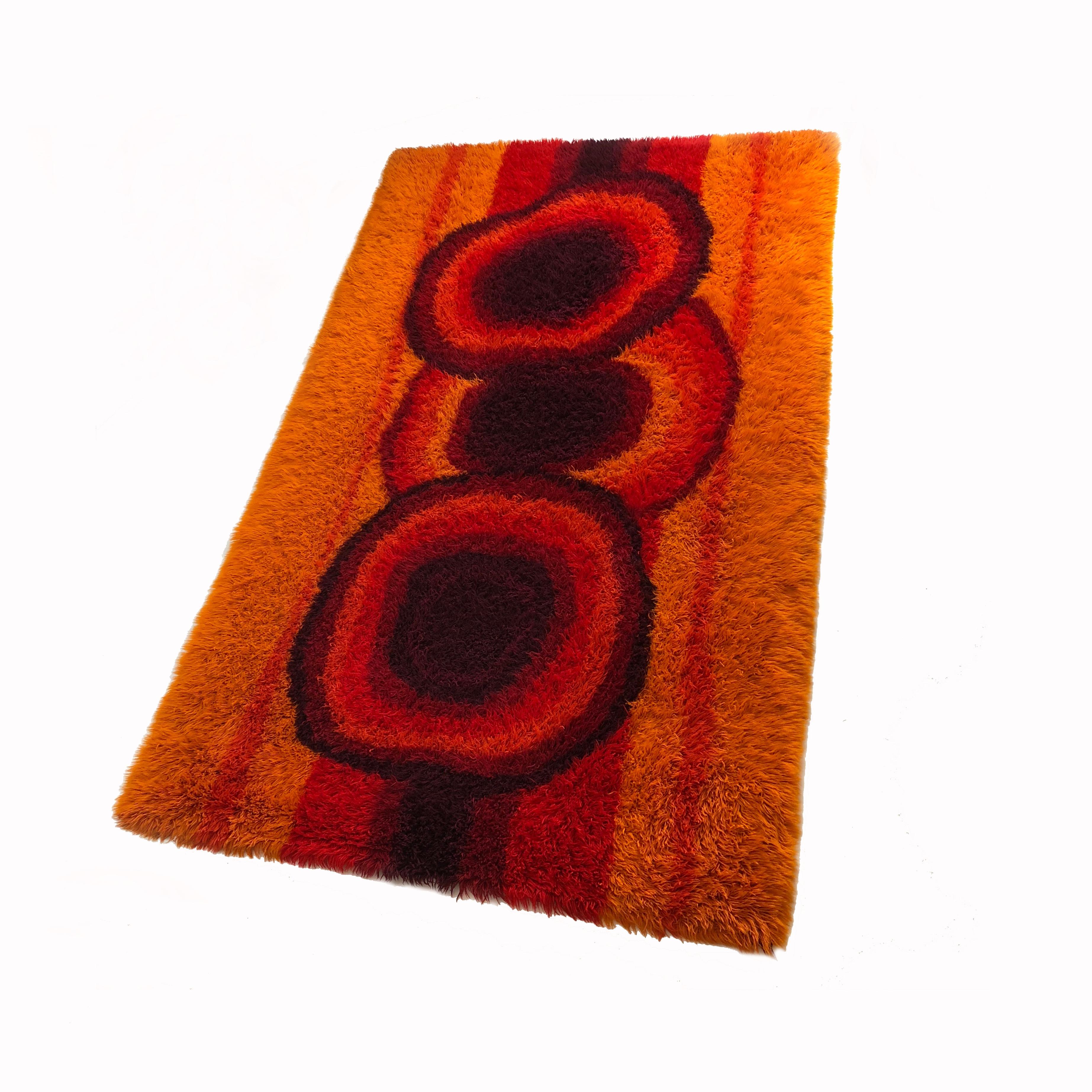Article:

High pile Rya rug


Decade:

1960s


Producer:

EGE RYA de luxe Taepper, Denmark (see original label)


Material:

100% cotton



This rug is a great example of 1970s Pop Art interior. Made in high quality Danish Rya