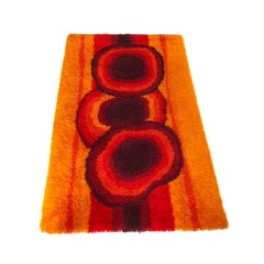 Très grand tapis original scandinave à poils longs Orange Rya d'Ege Taepper:: 1970