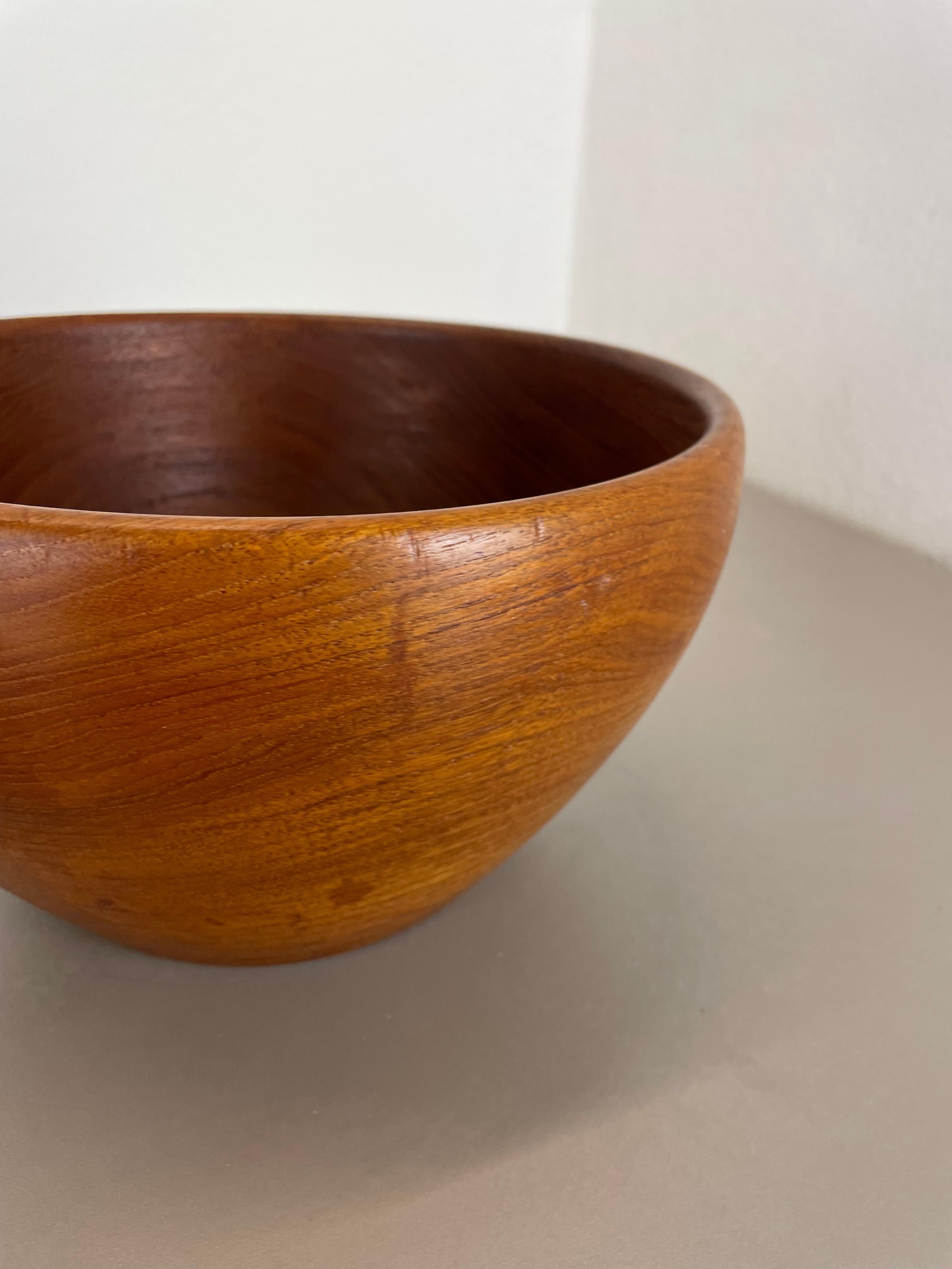 Extra Large Original Vintage Shell Bowl in Solid Teak Wood, Austria, 1970s For Sale 5