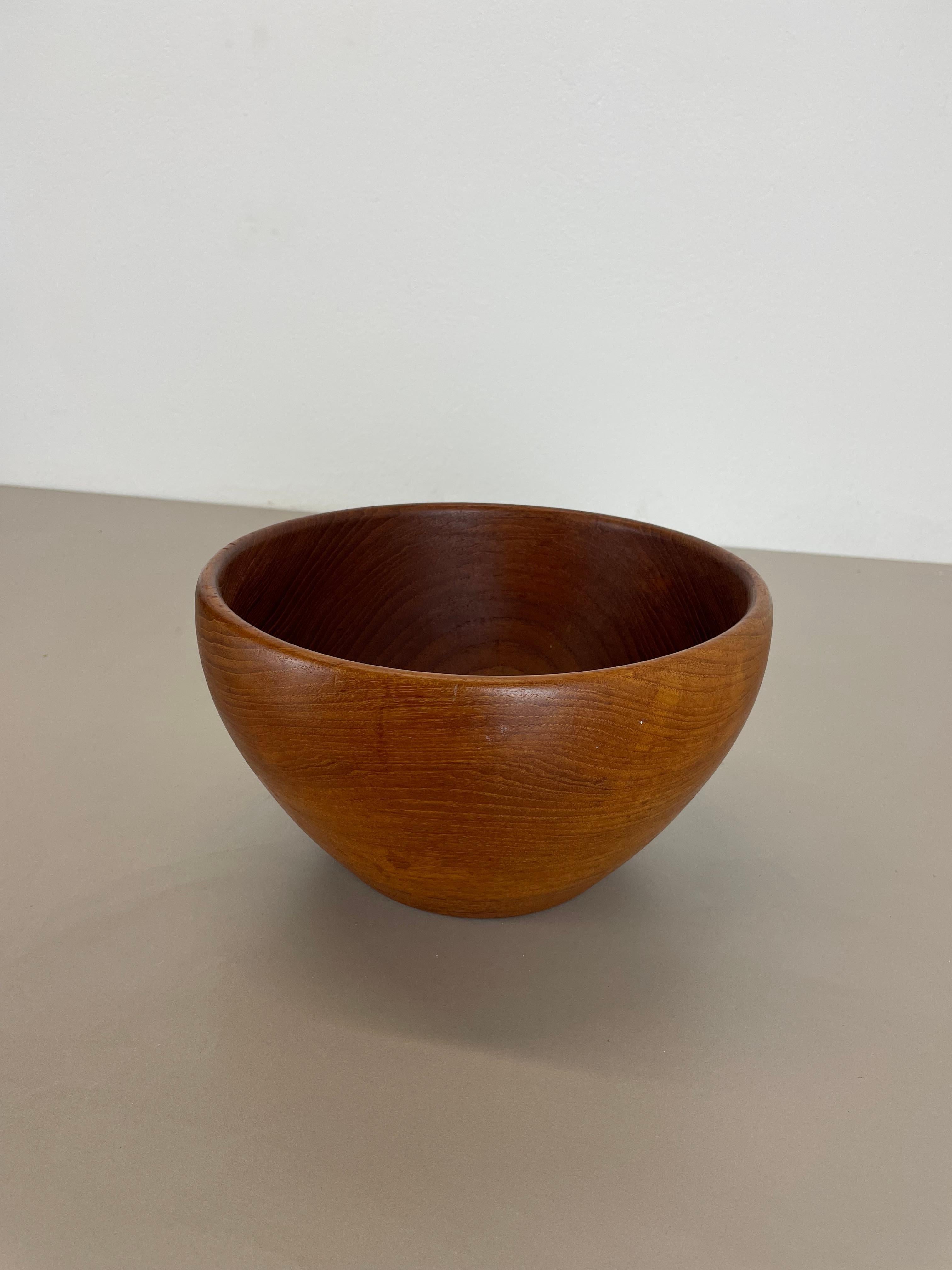 Mid-Century Modern Extra Large Original Vintage Shell Bowl in Solid Teak Wood, Austria, 1970s For Sale