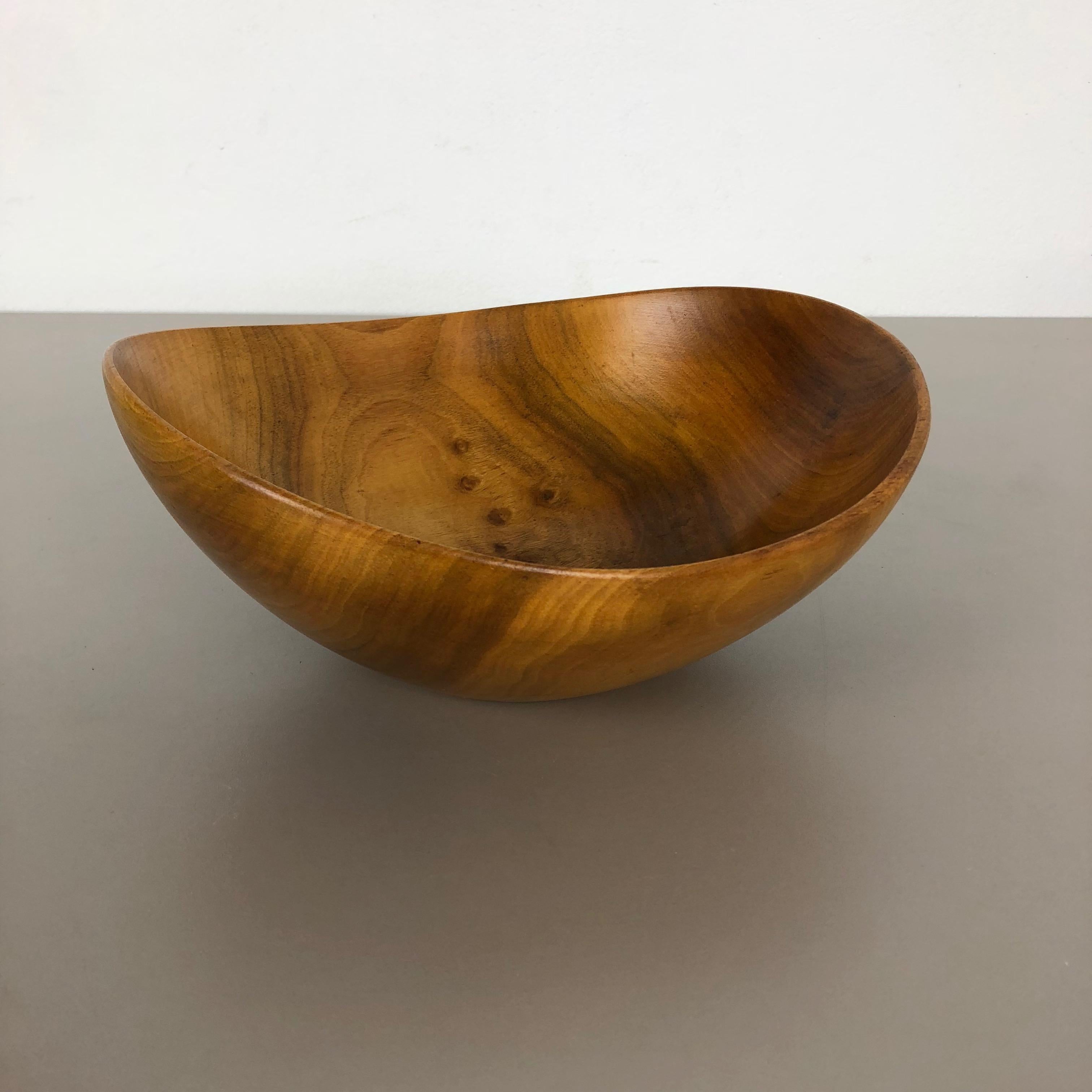 Article:

walnut bowl shell 




Description:

Original vintage wooden bowl element made in Germany in the 1970s. the element is made of solid walnut wood in one piece. It has a fantastic surface flamed structure and nice shaped elliptical