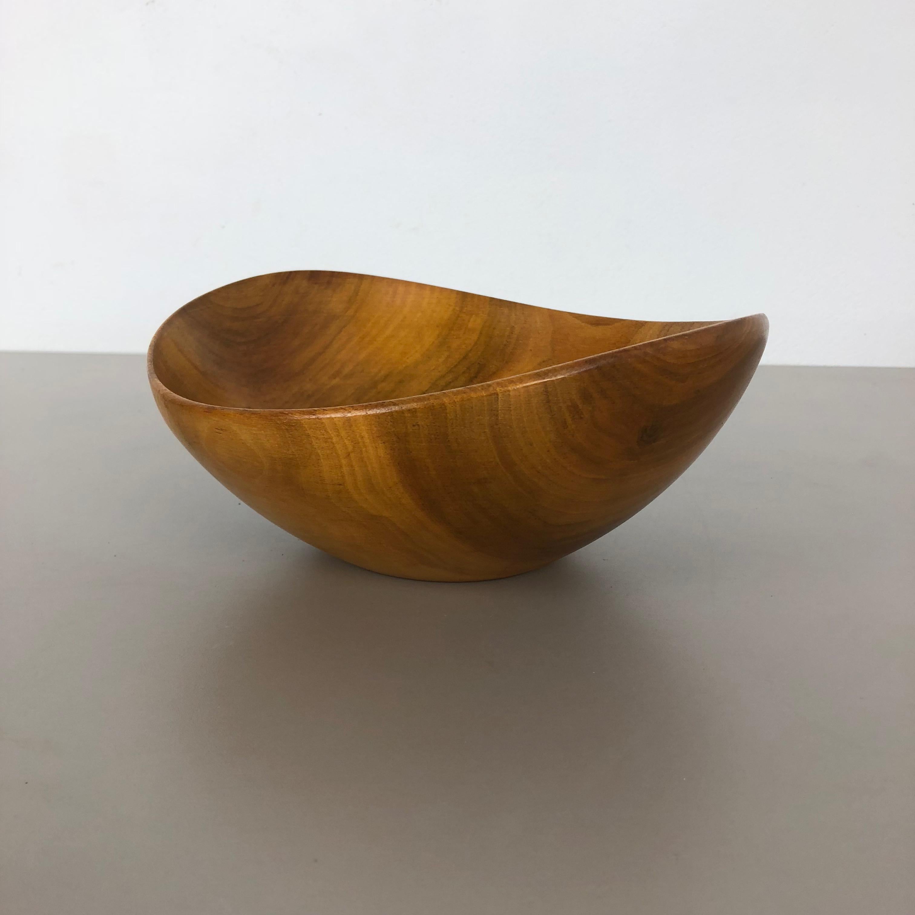 Extra Large Original Vintage Shell Bowl in Solid Walnut Wood, Germany, 1970s In Good Condition In Kirchlengern, DE