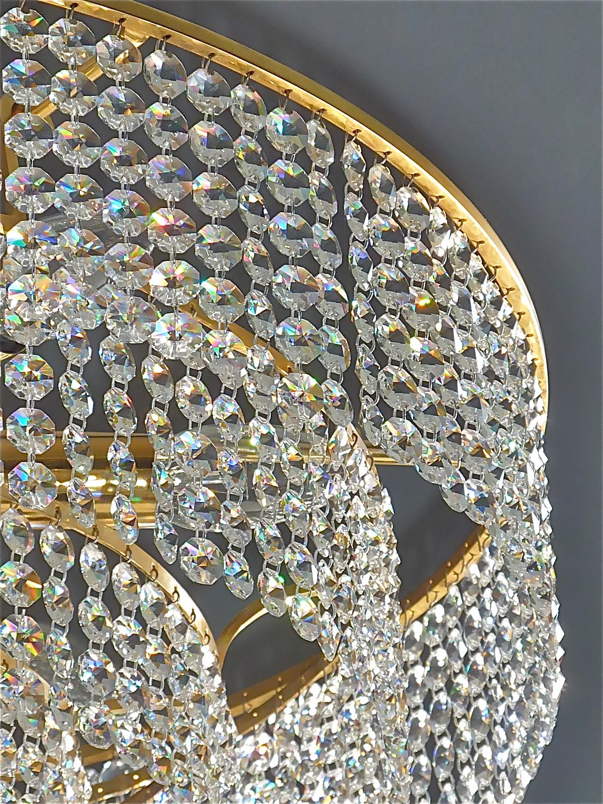 Großer kaskadenförmiger Palwa-Kronleuchter aus vergoldetem Messing und facettiertem Kristallglas, 1960er Jahre im Angebot 4