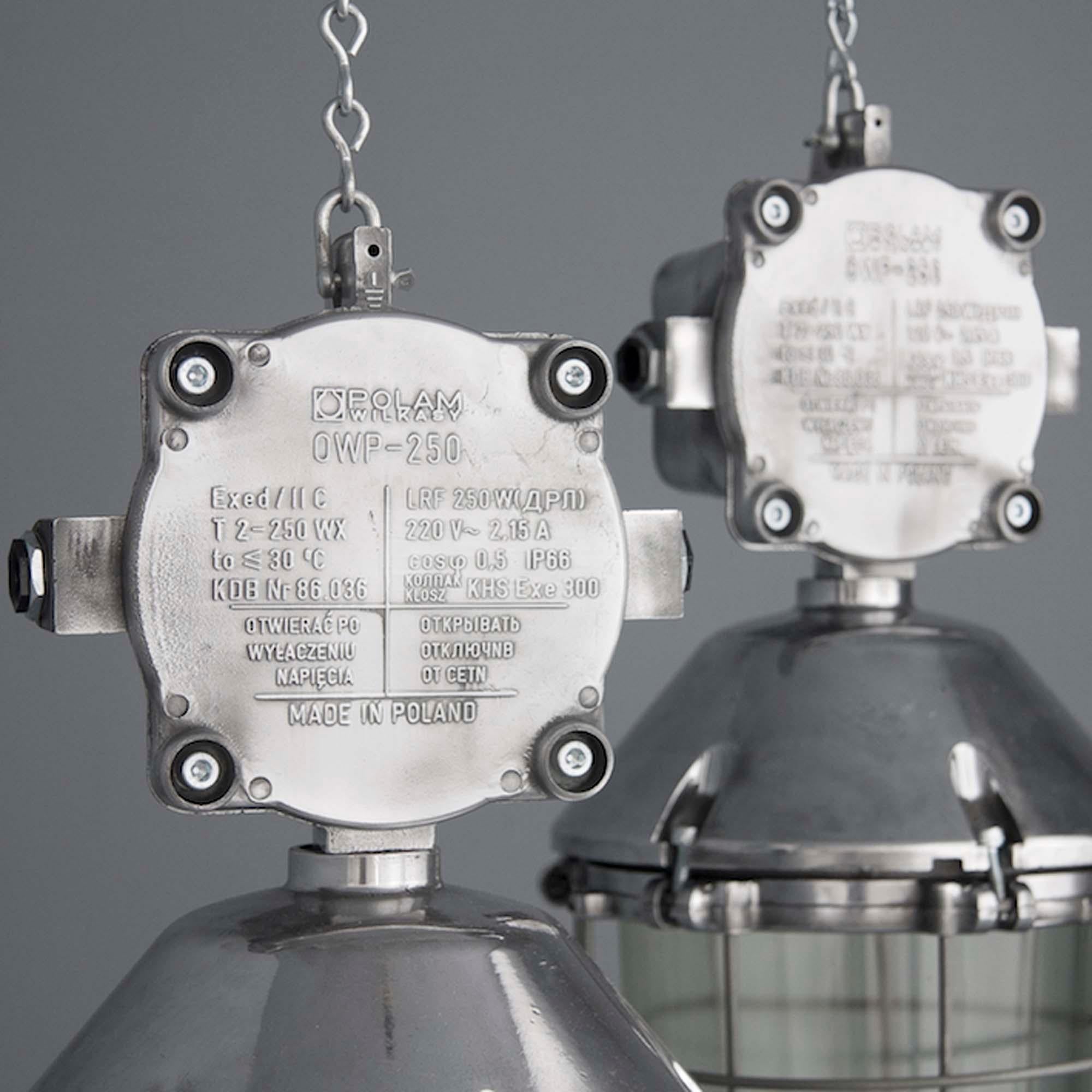 Extra große polnische Vintage-Industriekäfig-Deckenleuchte von Polam-Wilkasy (Aluminium) im Angebot