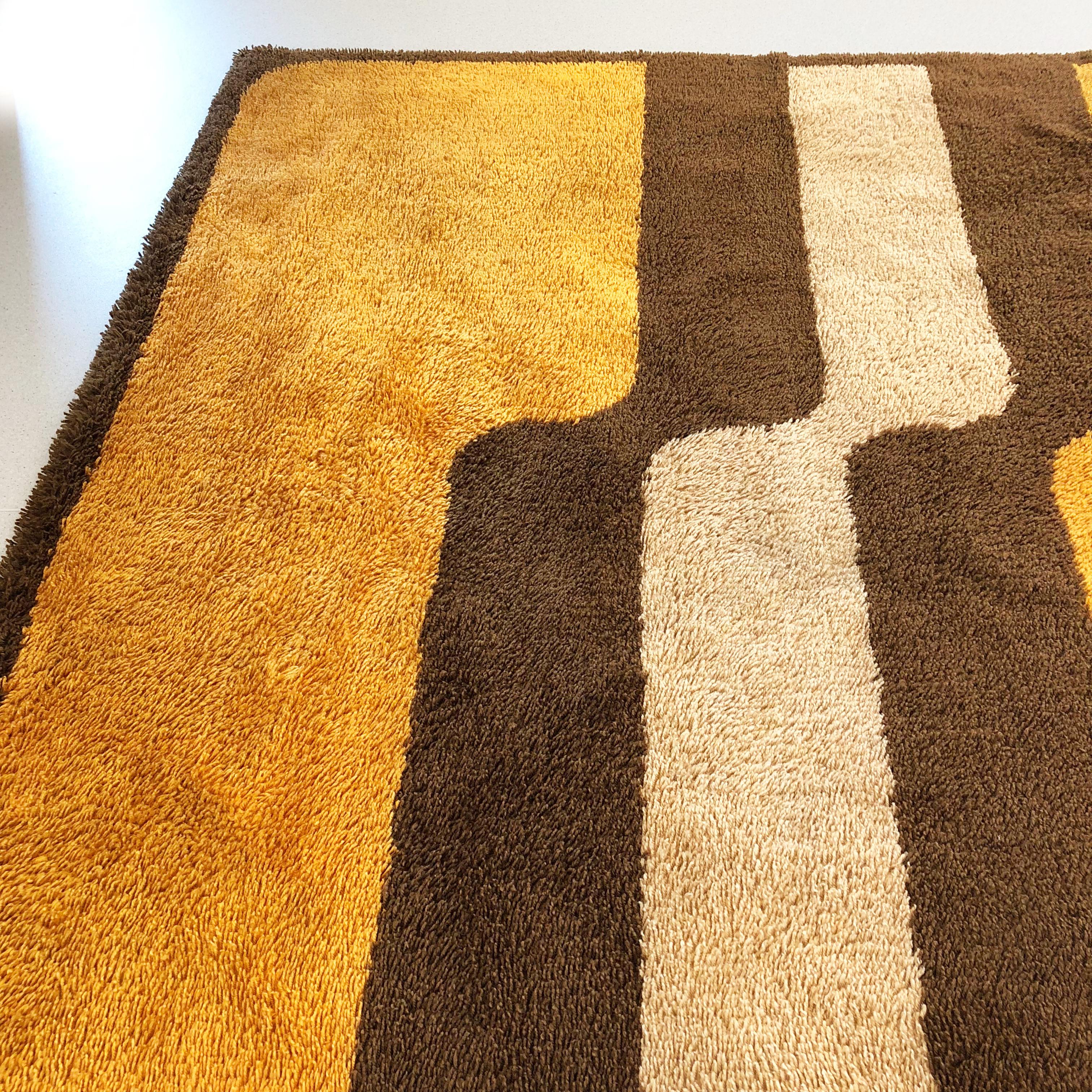 Extra Large Pop Art Multi-Color High Pile Wool Rug by Besmer, Germany, 1970s In Good Condition In Kirchlengern, DE