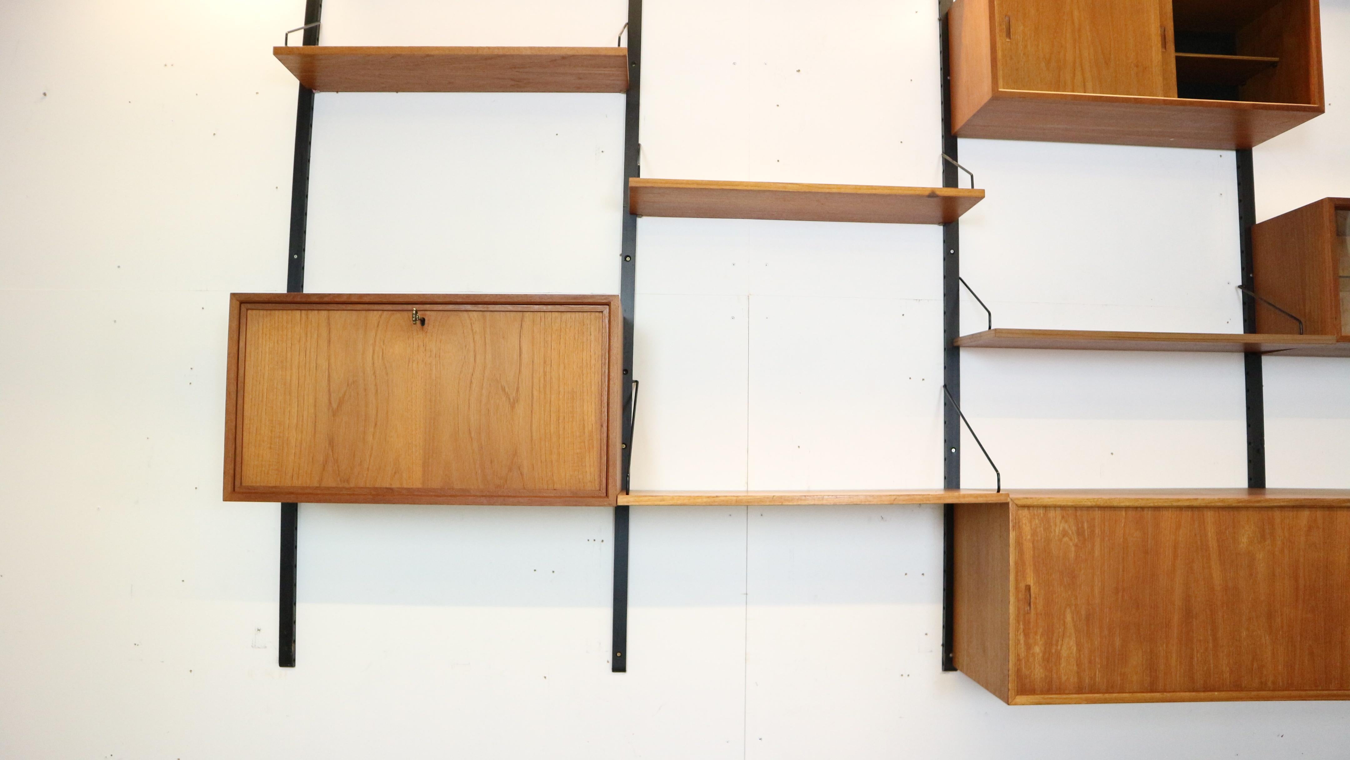 Extra Large Poul Cadovius for Royal System Wall System or Shelving Unit, 1950s In Good Condition In The Hague, NL